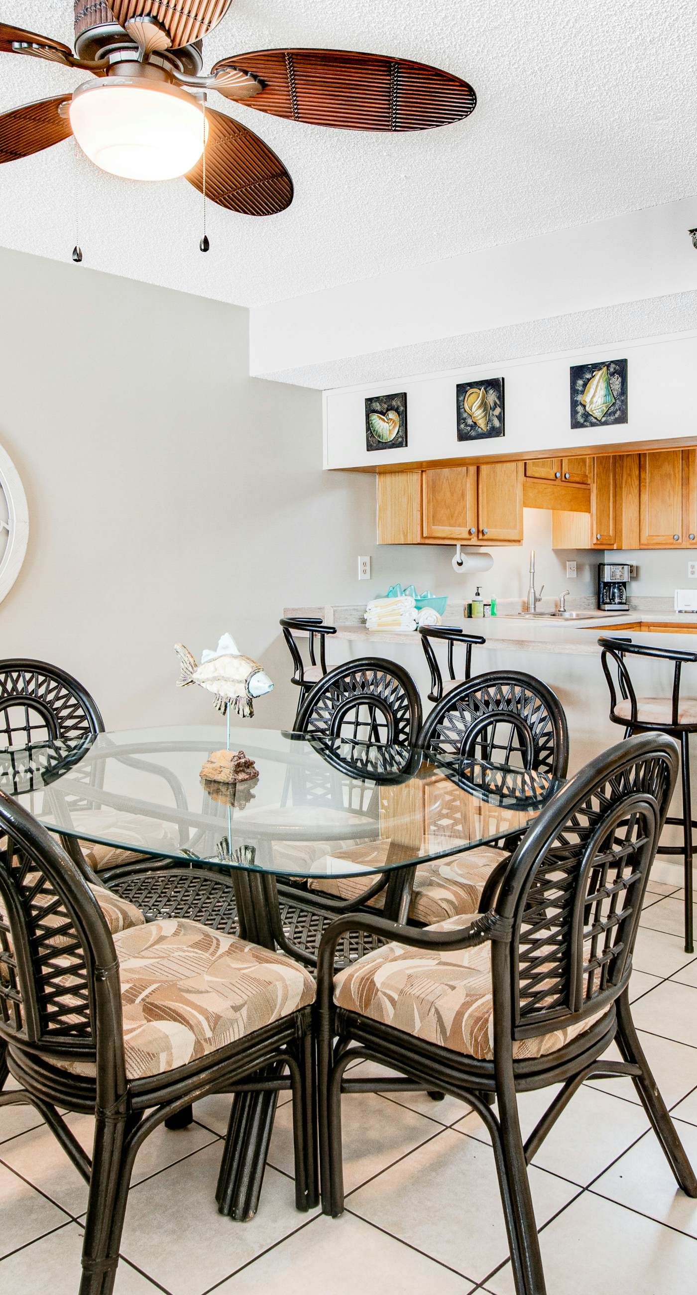 Waterfront beach condo w/ pool, hot tub & tennis available - balcony