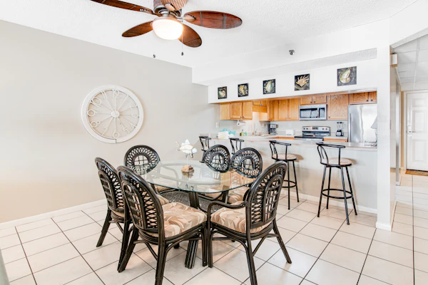 Waterfront beach condo w/ pool, hot tub & tennis available - balcony