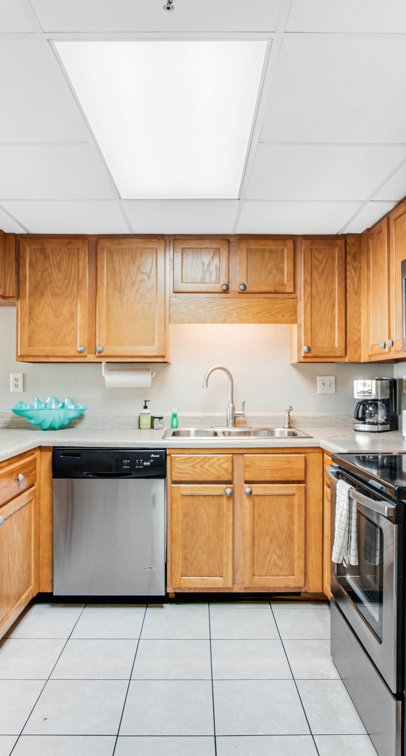 Waterfront beach condo w/ pool, hot tub & tennis available - balcony