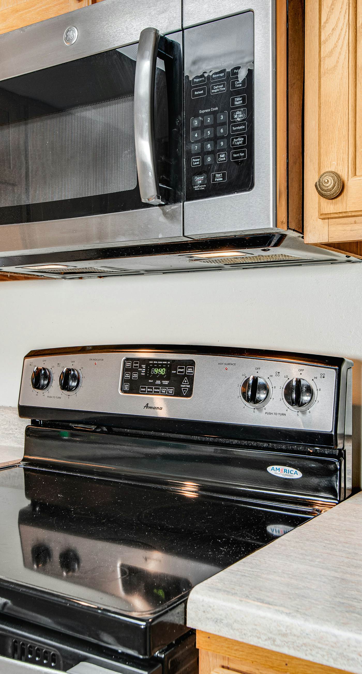 Waterfront beach condo w/ pool, hot tub & tennis available - balcony