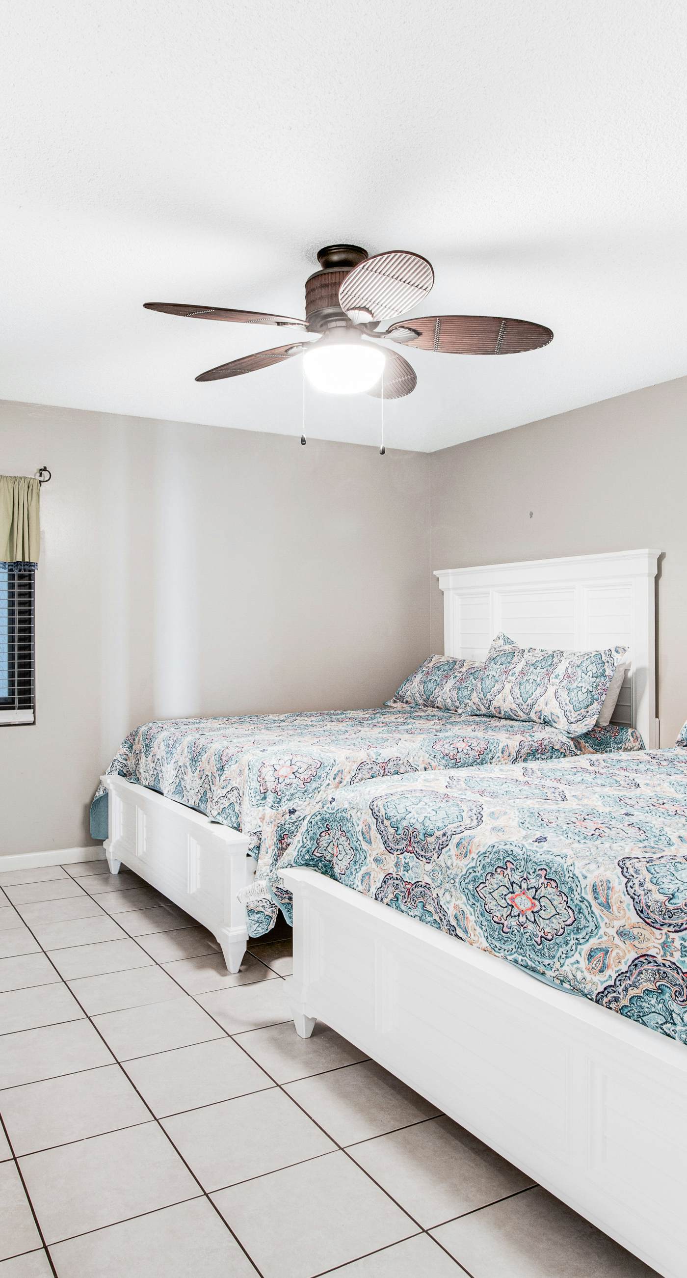 Waterfront beach condo w/ pool, hot tub & tennis available - balcony