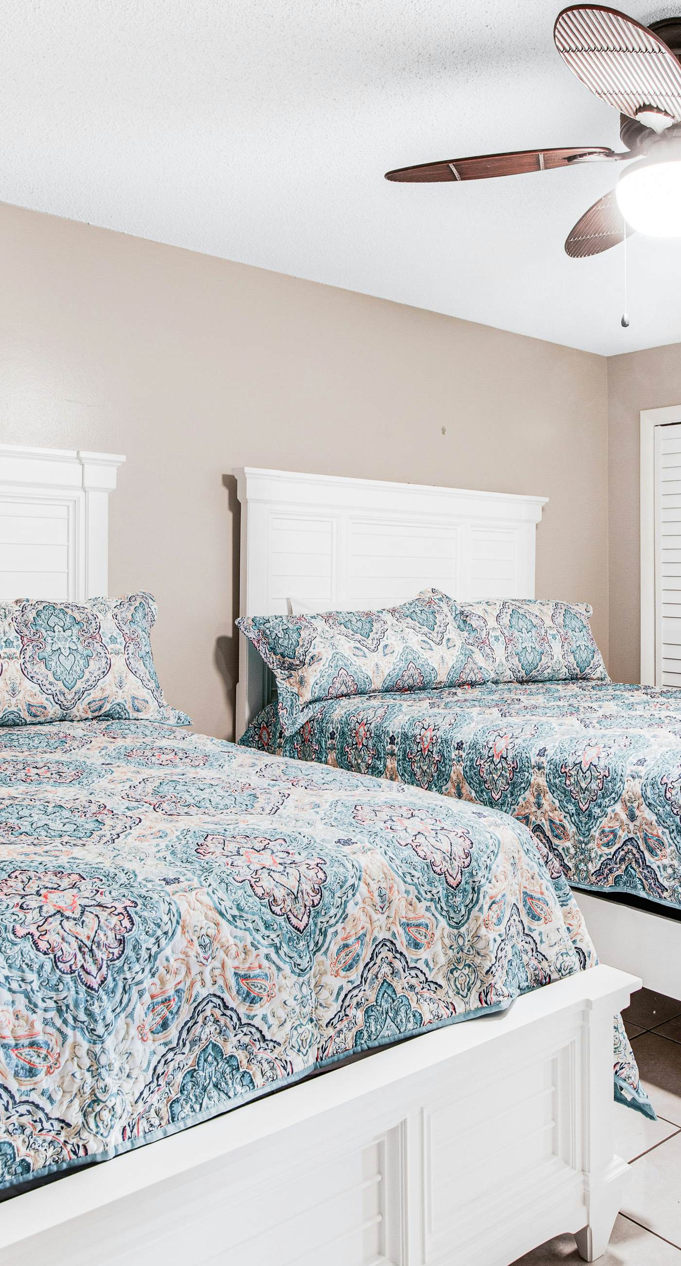 Waterfront beach condo w/ pool, hot tub & tennis available - balcony