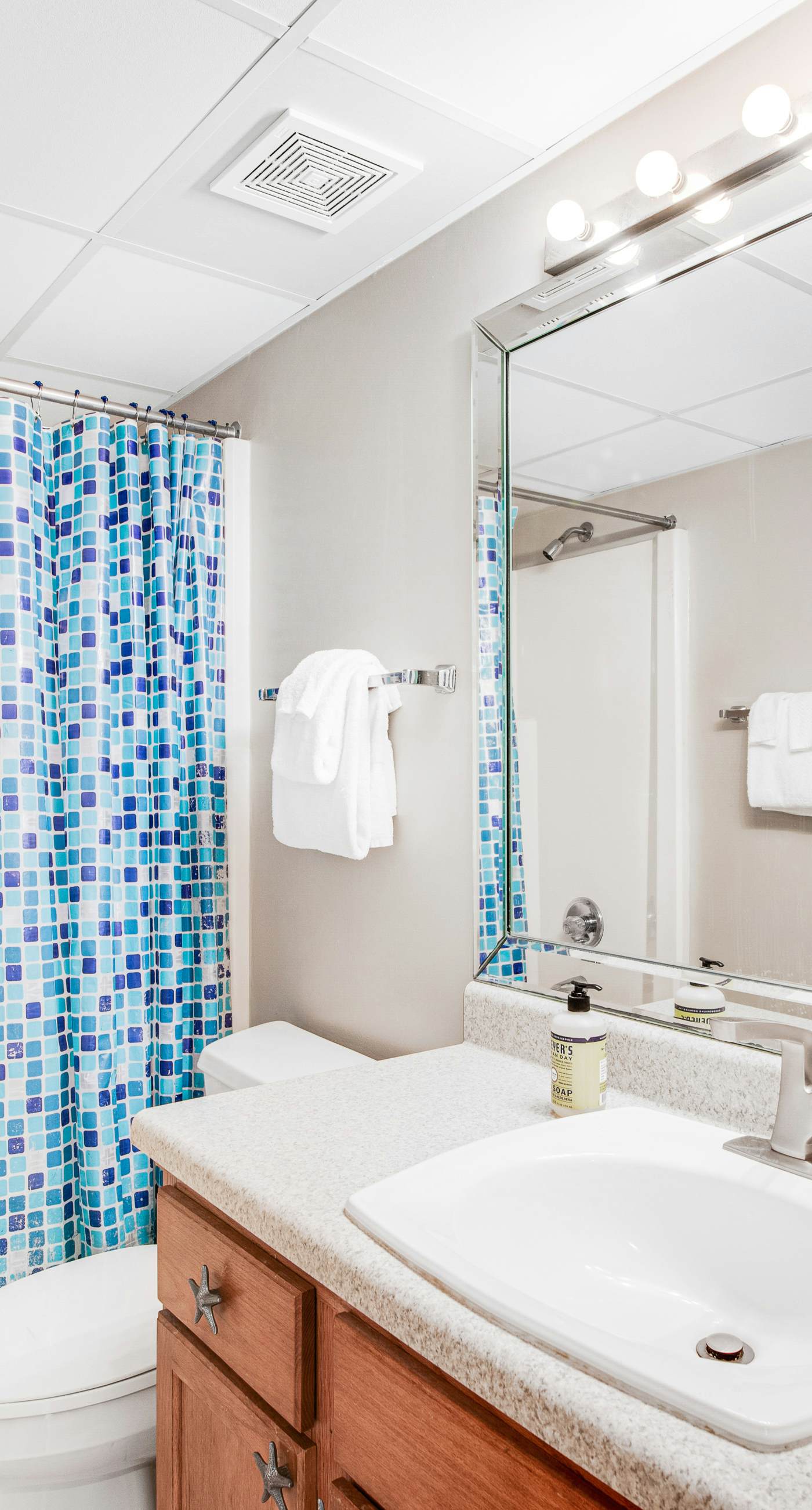 Waterfront beach condo w/ pool, hot tub & tennis available - balcony