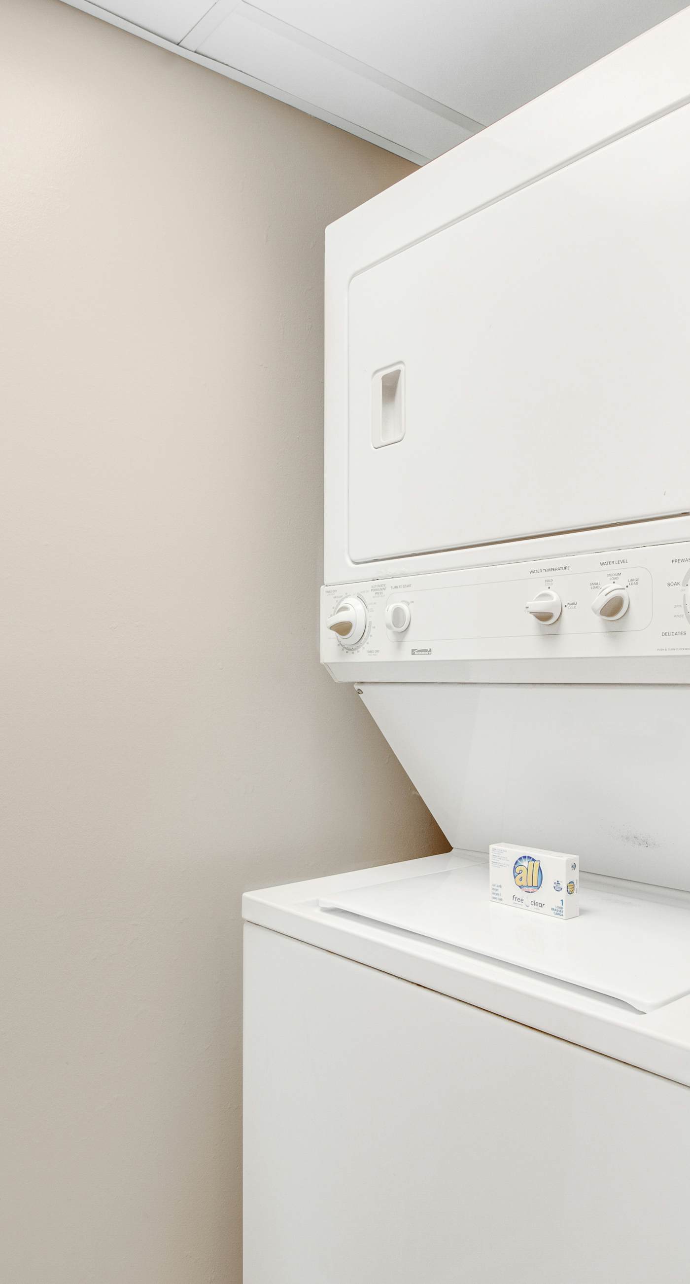 Waterfront beach condo w/ pool, hot tub & tennis available - balcony