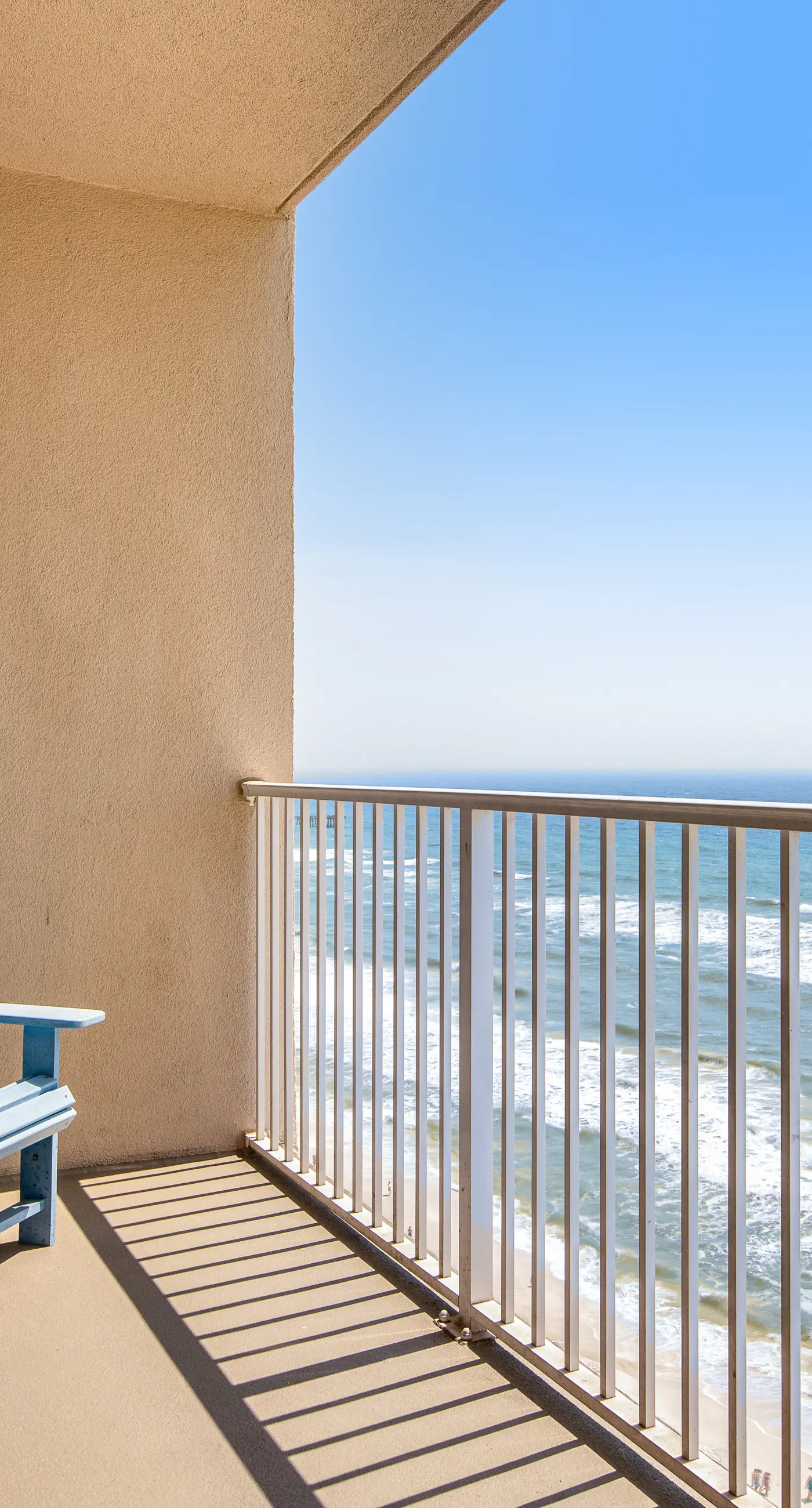 Gulf-front condo on the 16th floor w/ pools, hot tubs & seasonal beach service