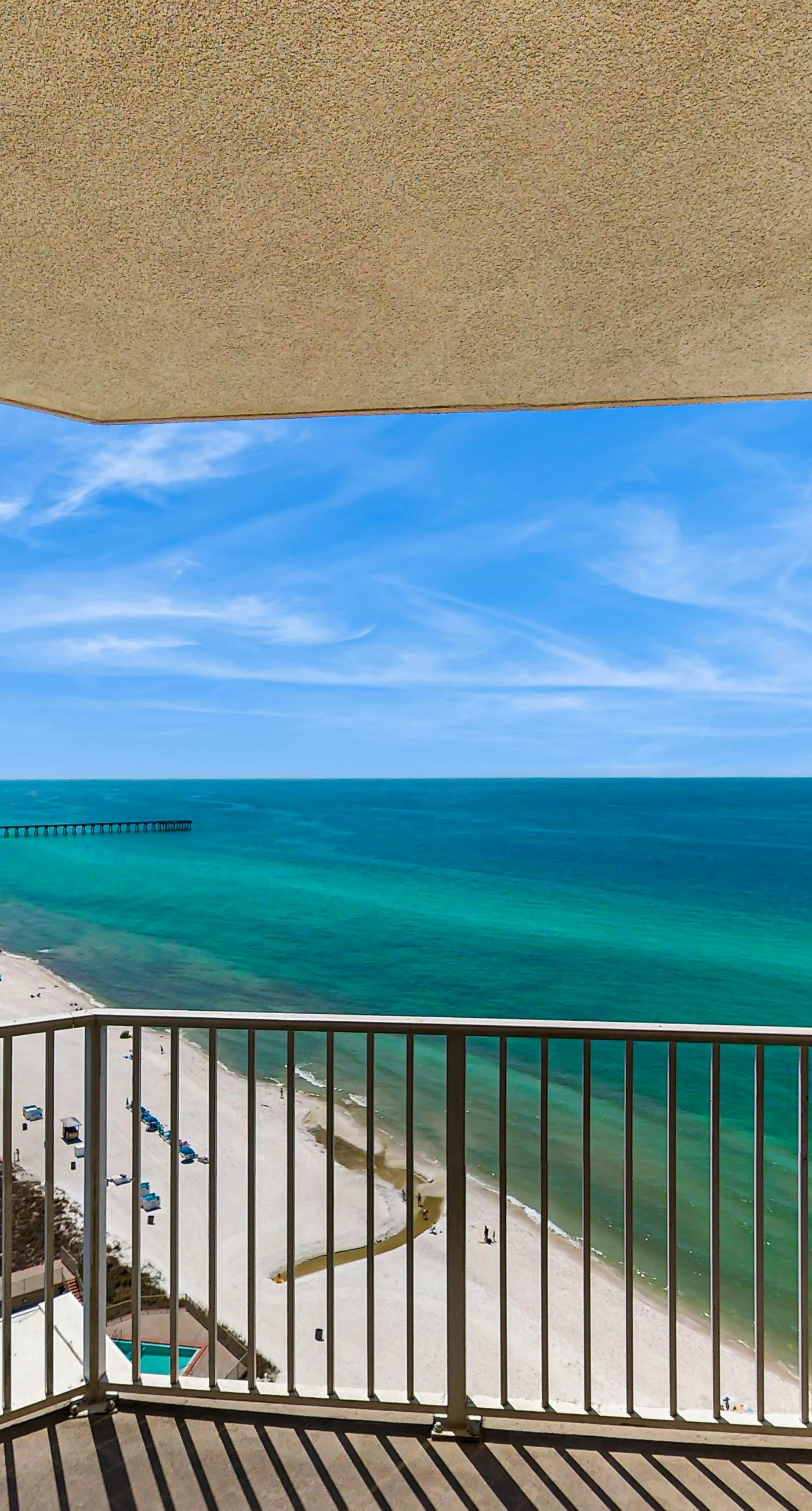 High-rise condo at beachfront resort w/ pools, hot tubs & arcade