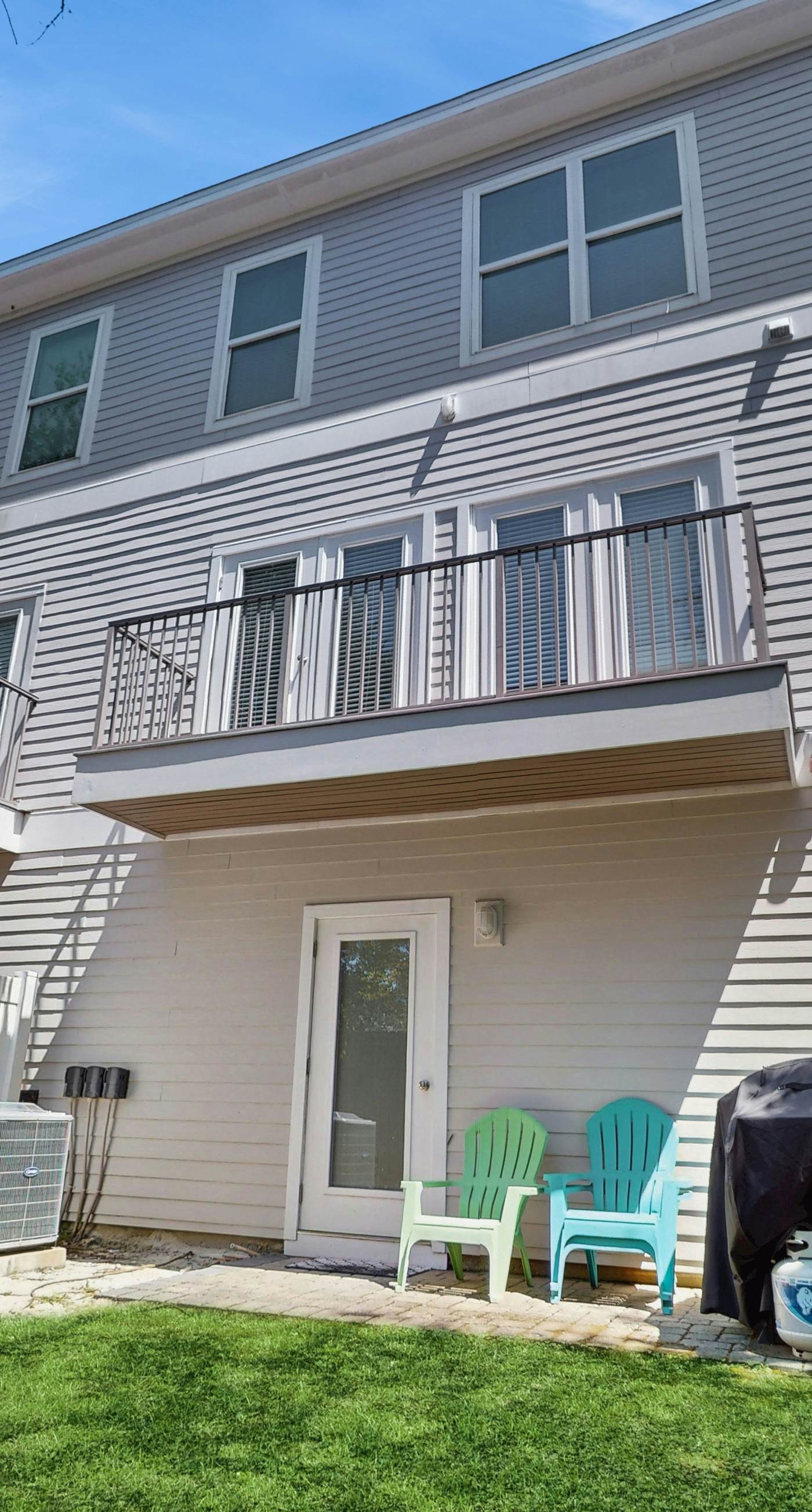 Spacious private home with patio, balconies, close to beaches & shared pool!