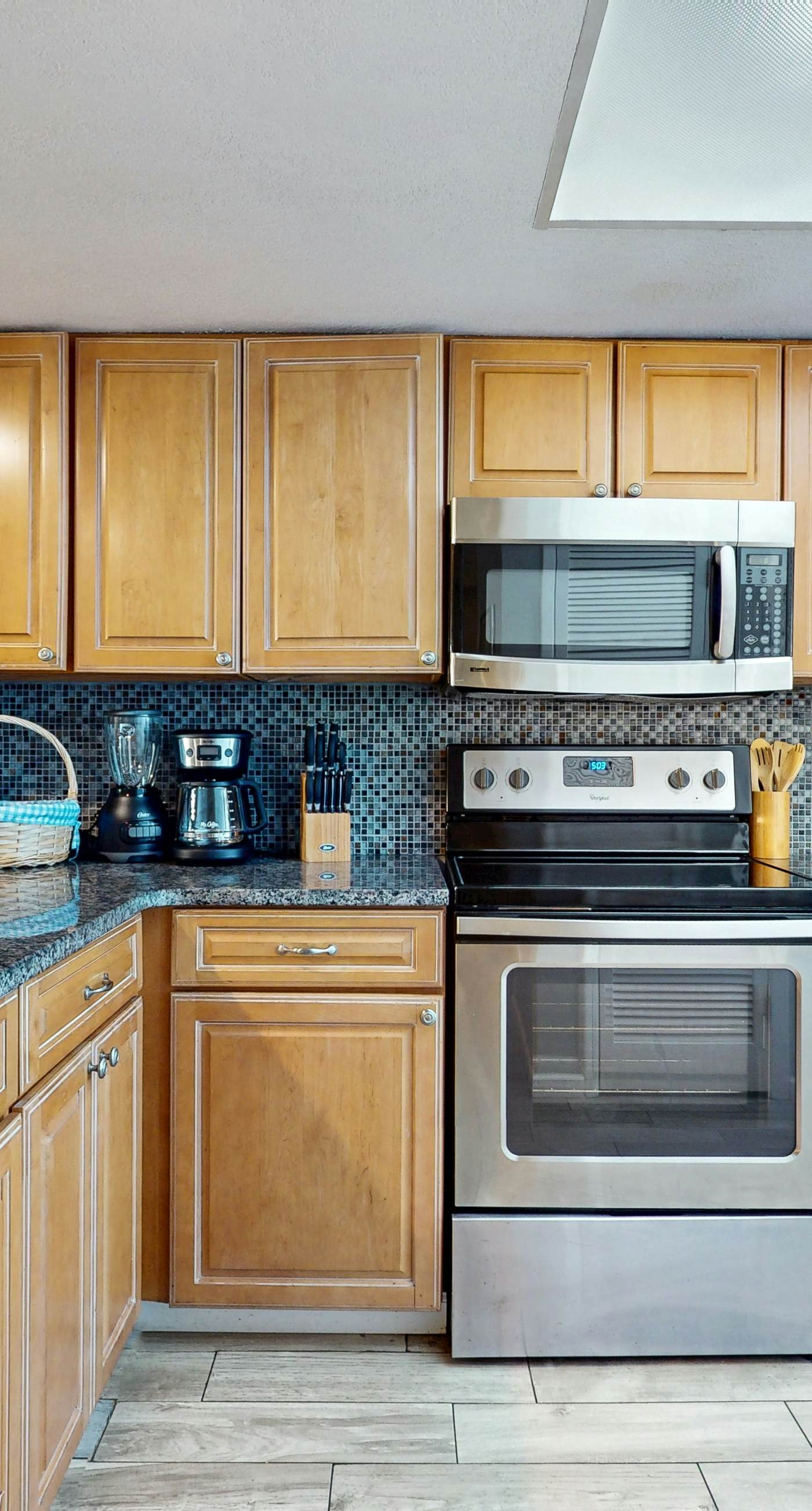 8th floor condo with Gulf views, balcony, pools, hot tubs, central AC, and WiFi