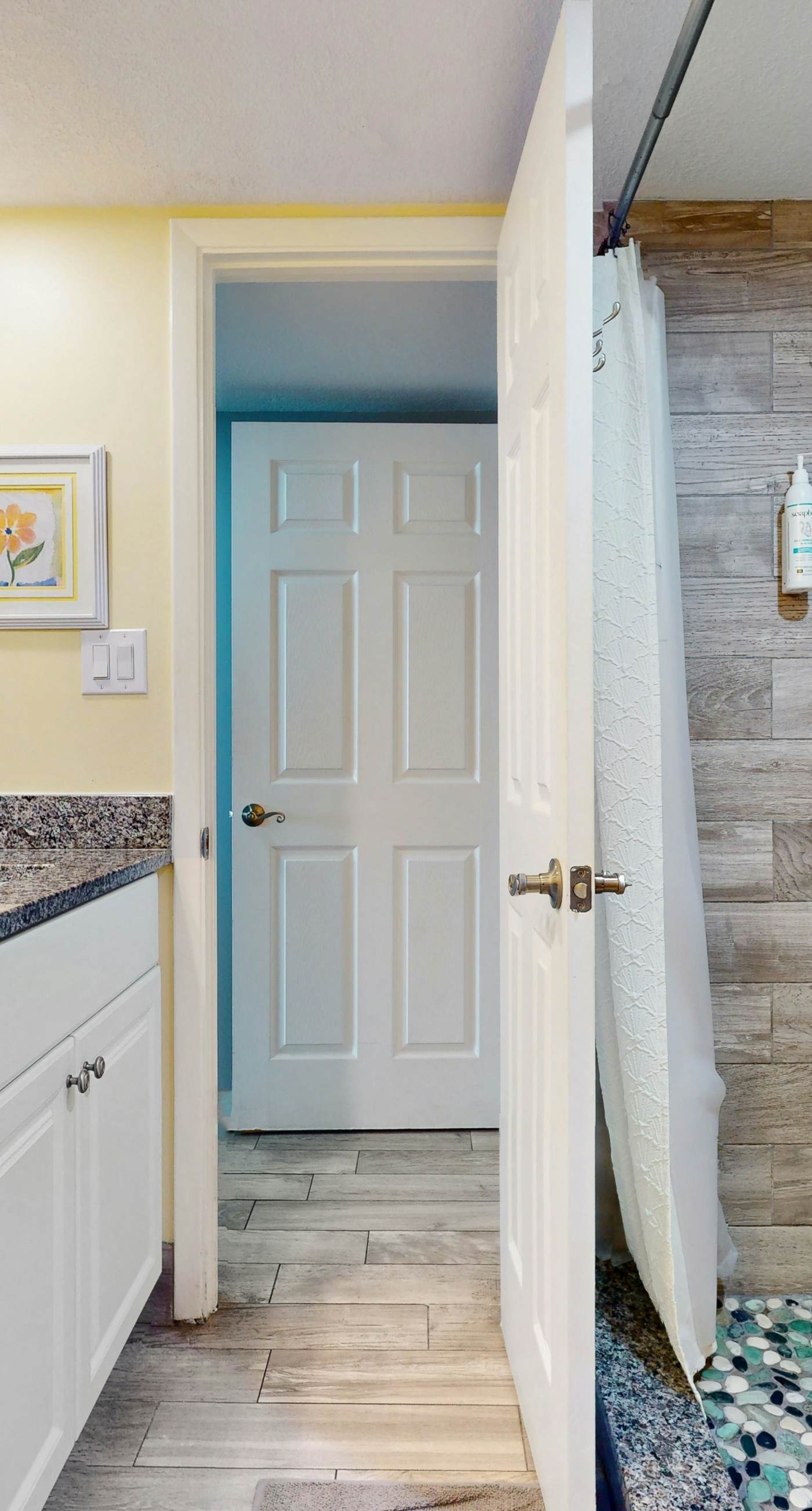 8th floor condo with Gulf views, balcony, pools, hot tubs, central AC, and WiFi