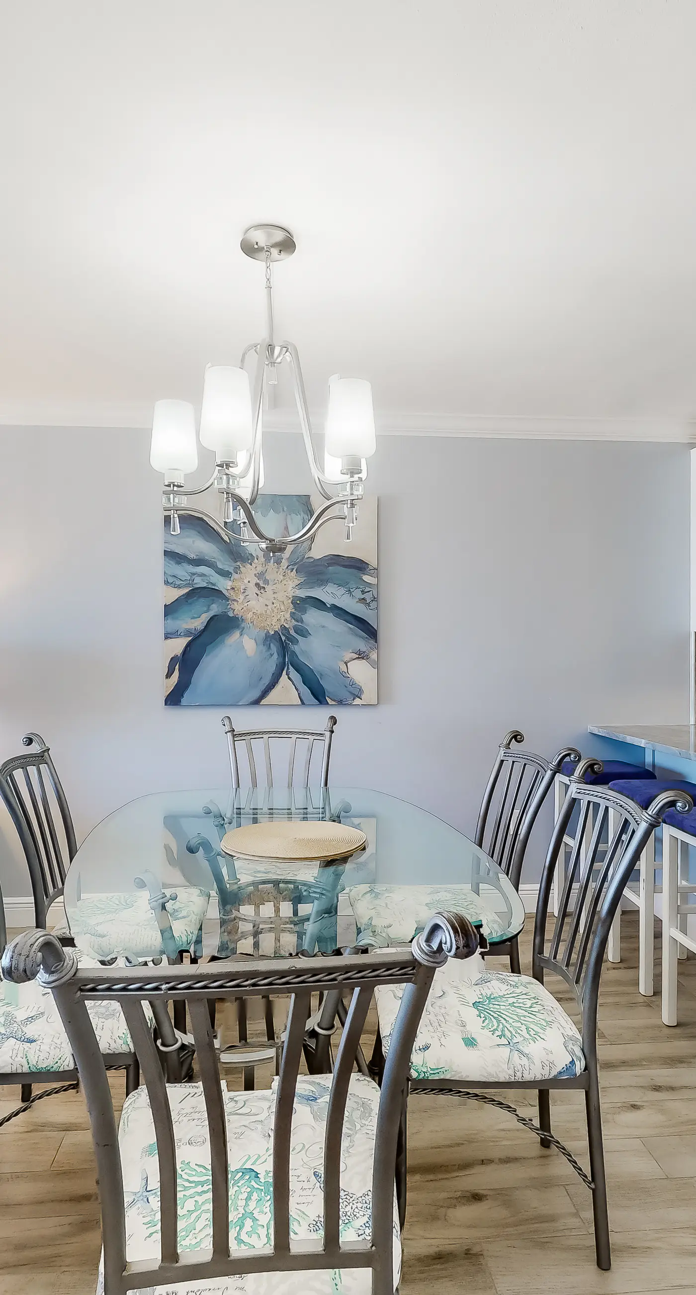 Inviting Oceanfront Condo with pool, Gym, Tennis, Gulf Views