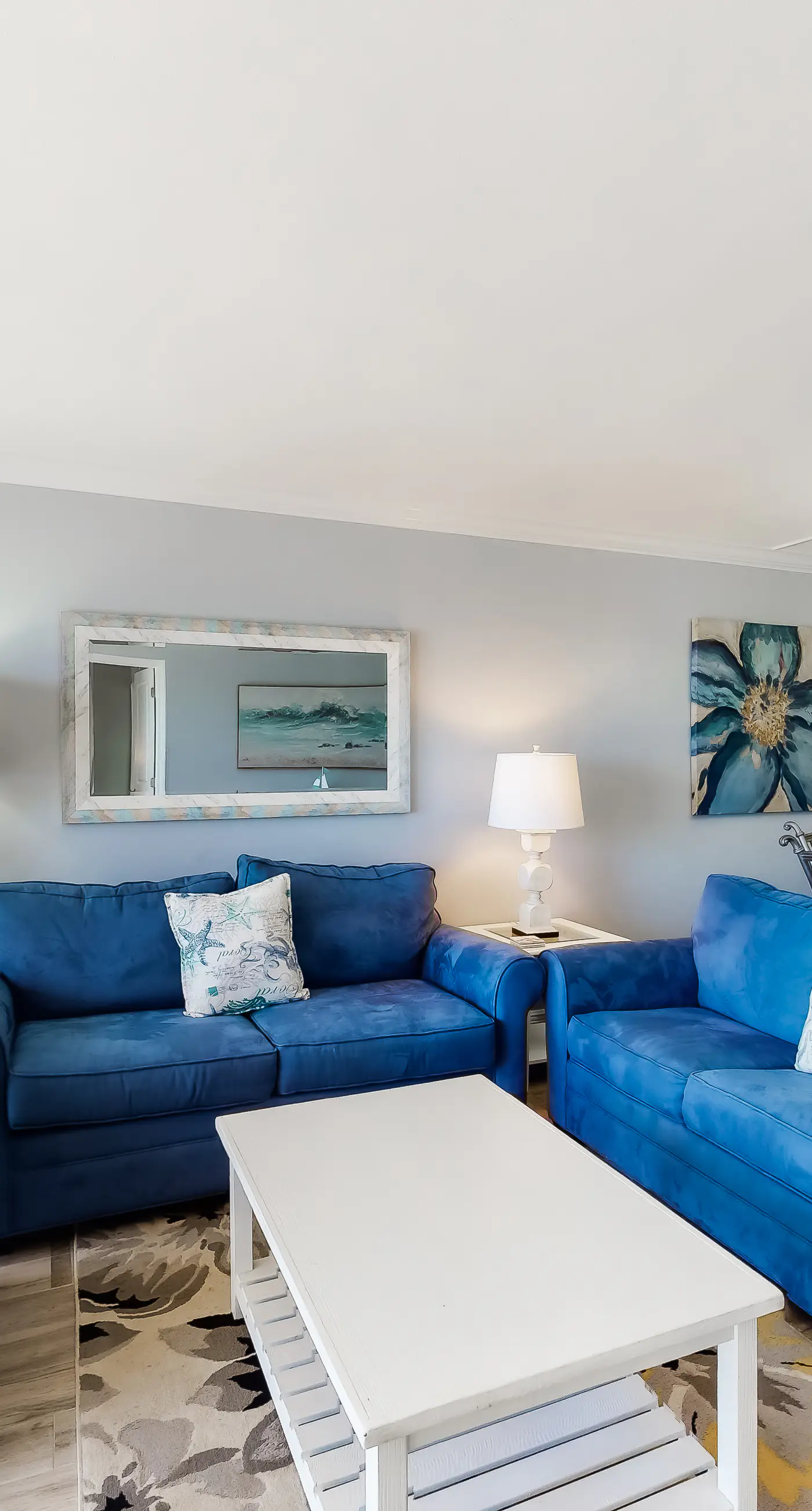 Inviting Oceanfront Condo with pool, Gym, Tennis, Gulf Views