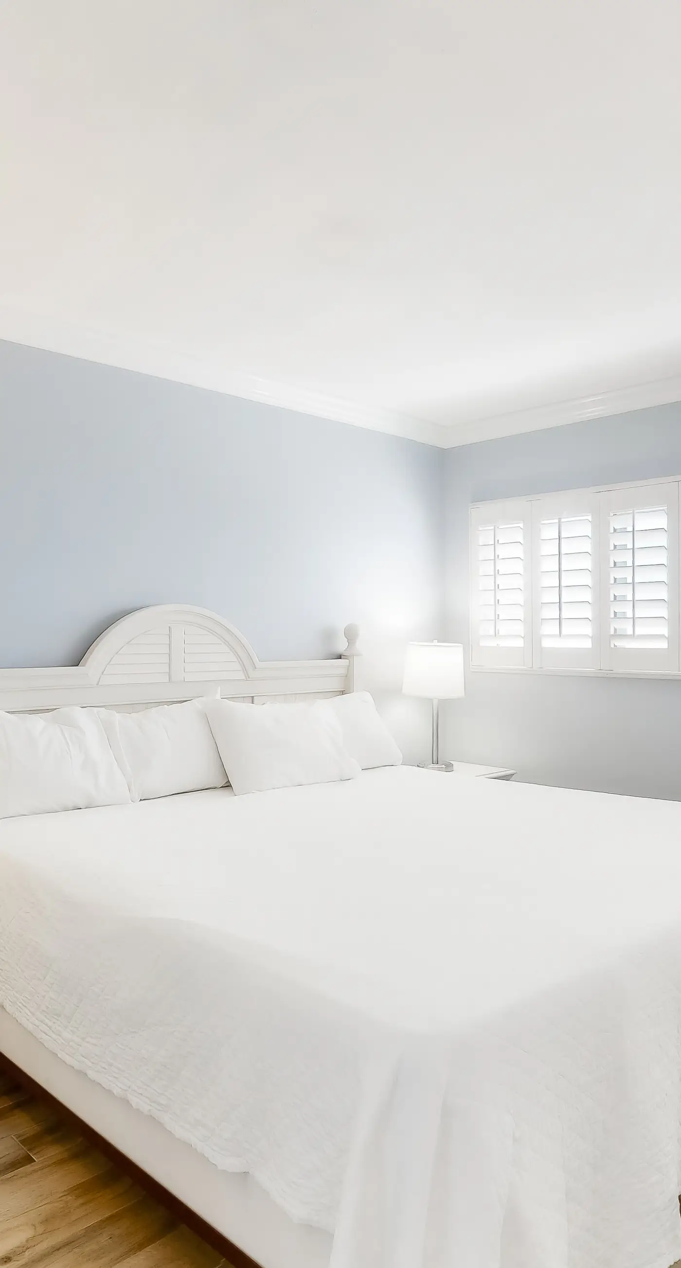 Inviting Oceanfront Condo with pool, Gym, Tennis, Gulf Views