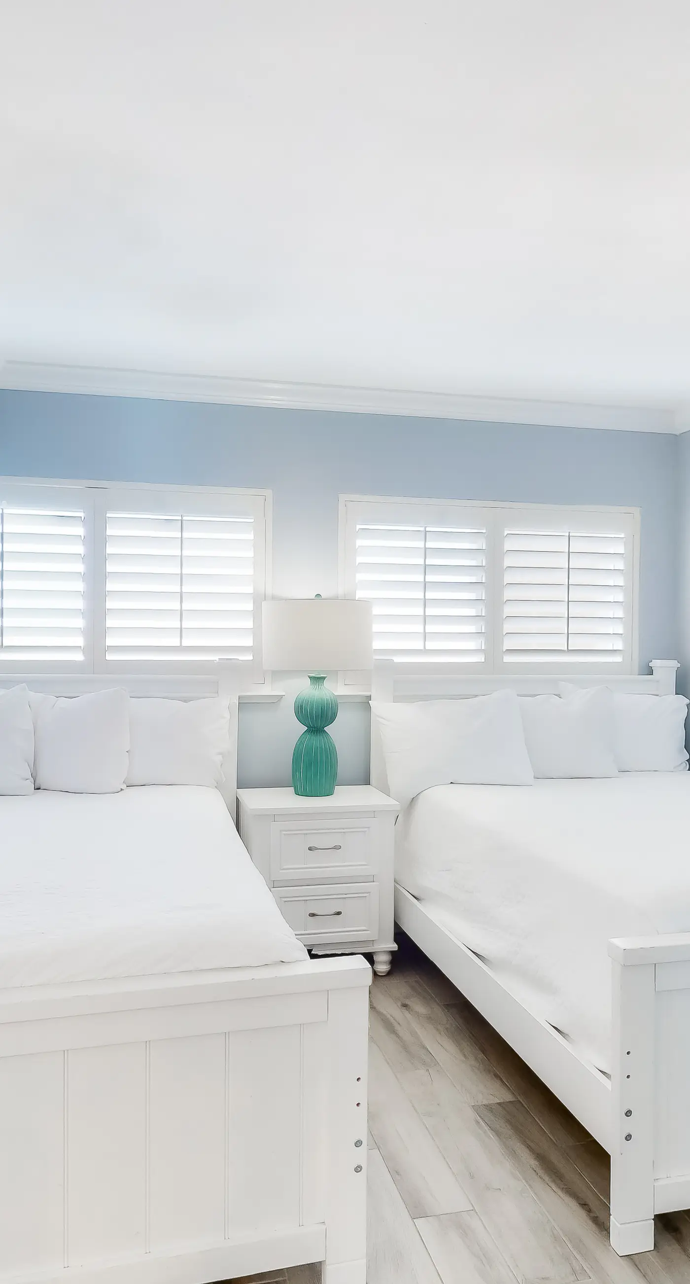 Inviting Oceanfront Condo with pool, Gym, Tennis, Gulf Views