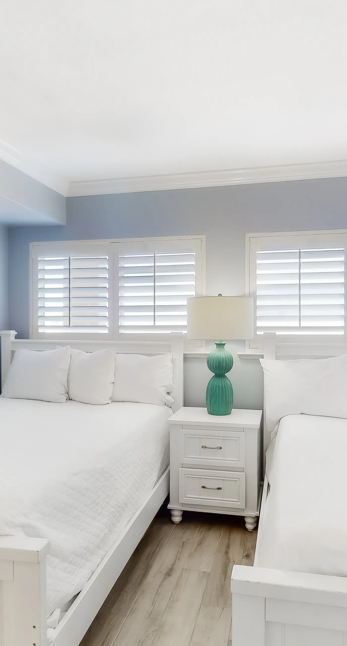 Inviting Oceanfront Condo with pool, Gym, Tennis, Gulf Views