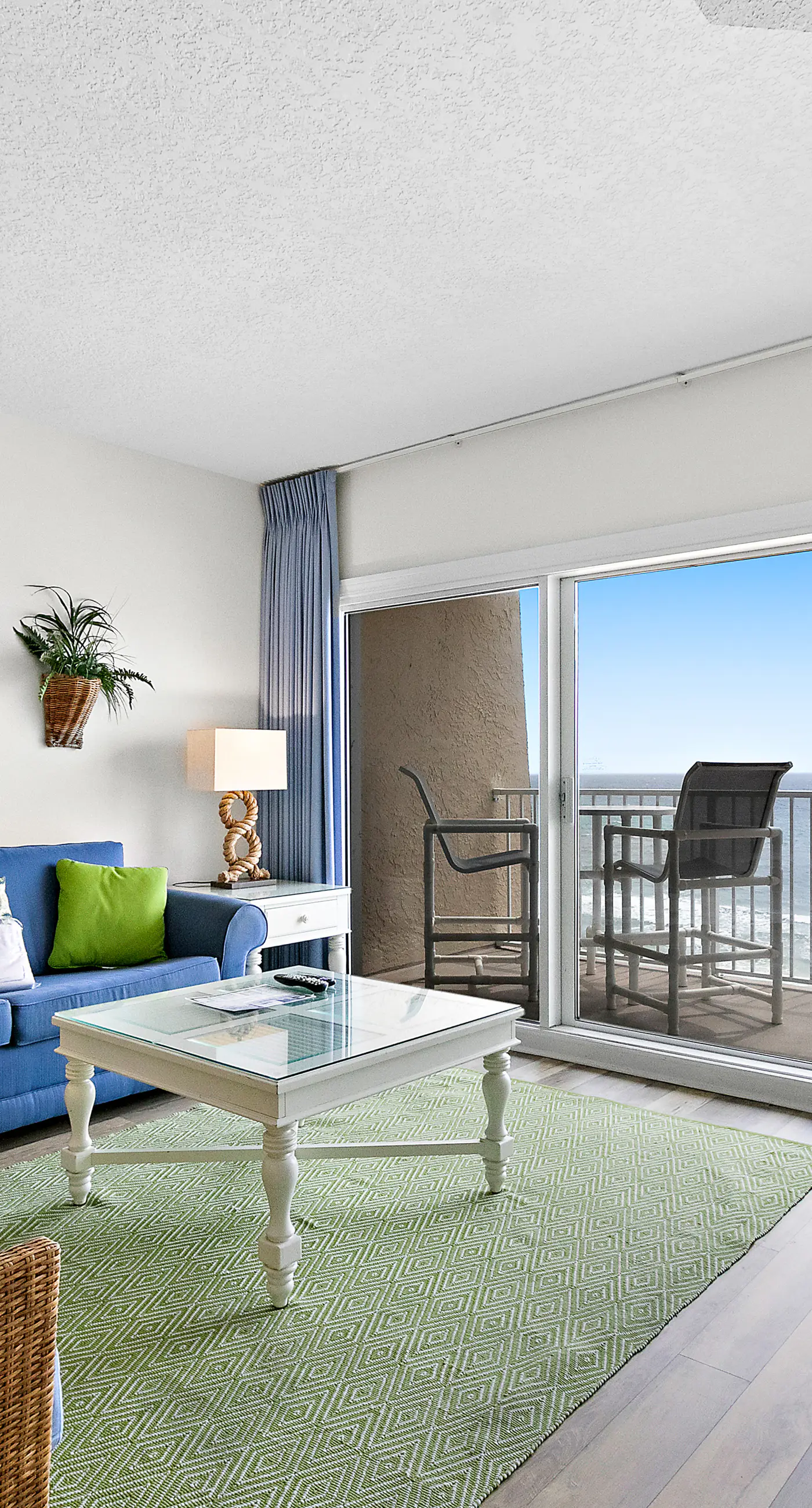 Welcoming Gulf-front Condo with W&D, pool, Gym & Tennis