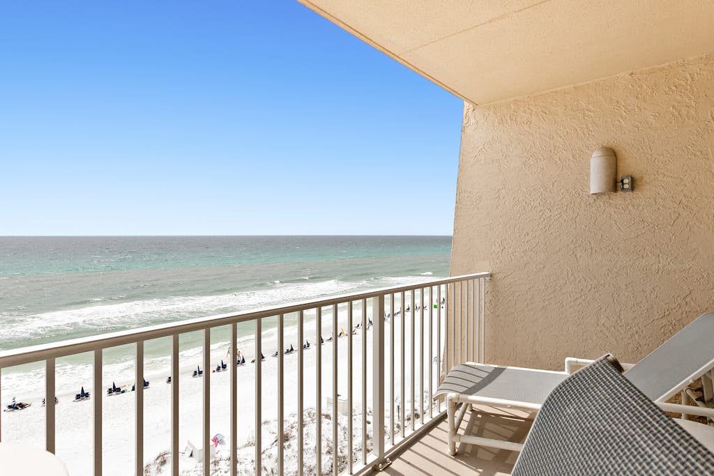 Welcoming Gulf-front Condo with W&D, pool, Gym & Tennis
