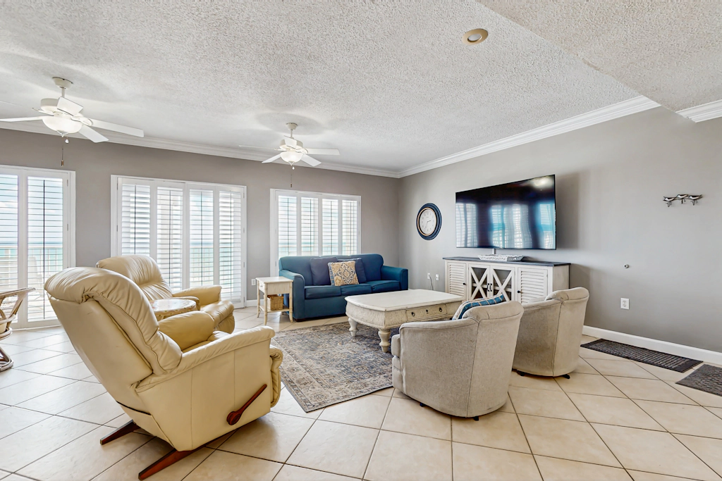 Oceanfront condo with heated pool, tennis, grilling station, & gym - balcony