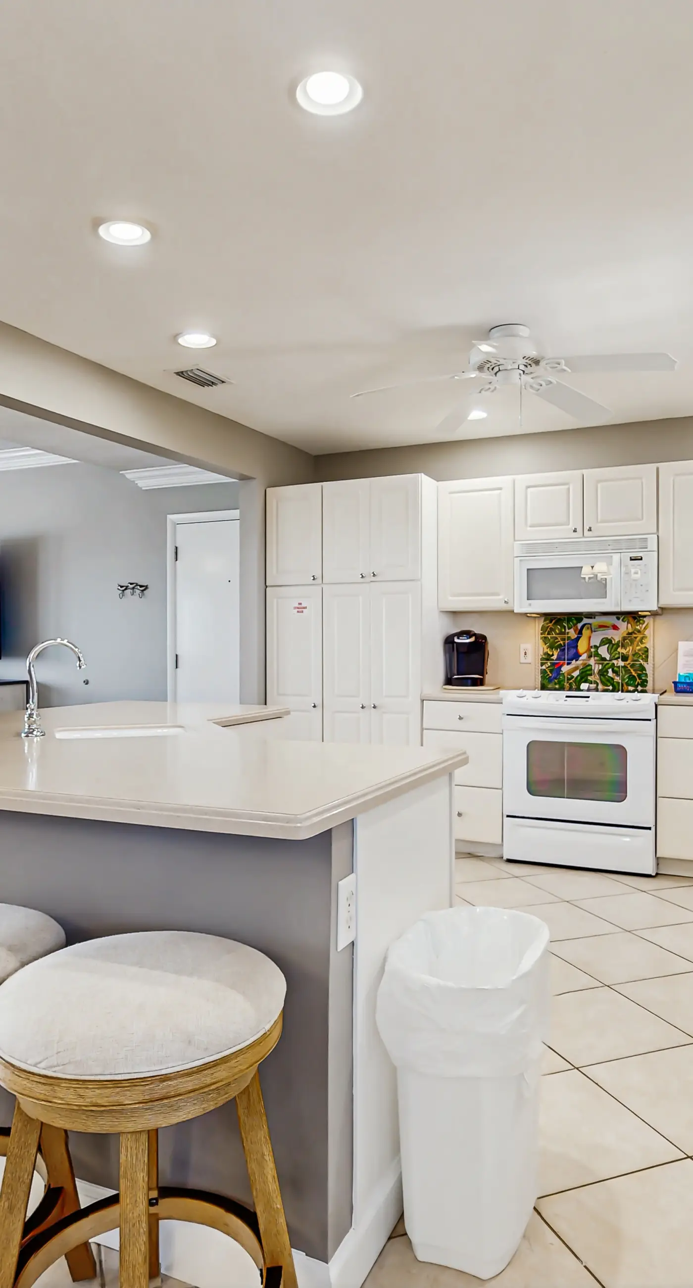 Oceanfront condo with heated pool, tennis, grilling station, & gym - balcony