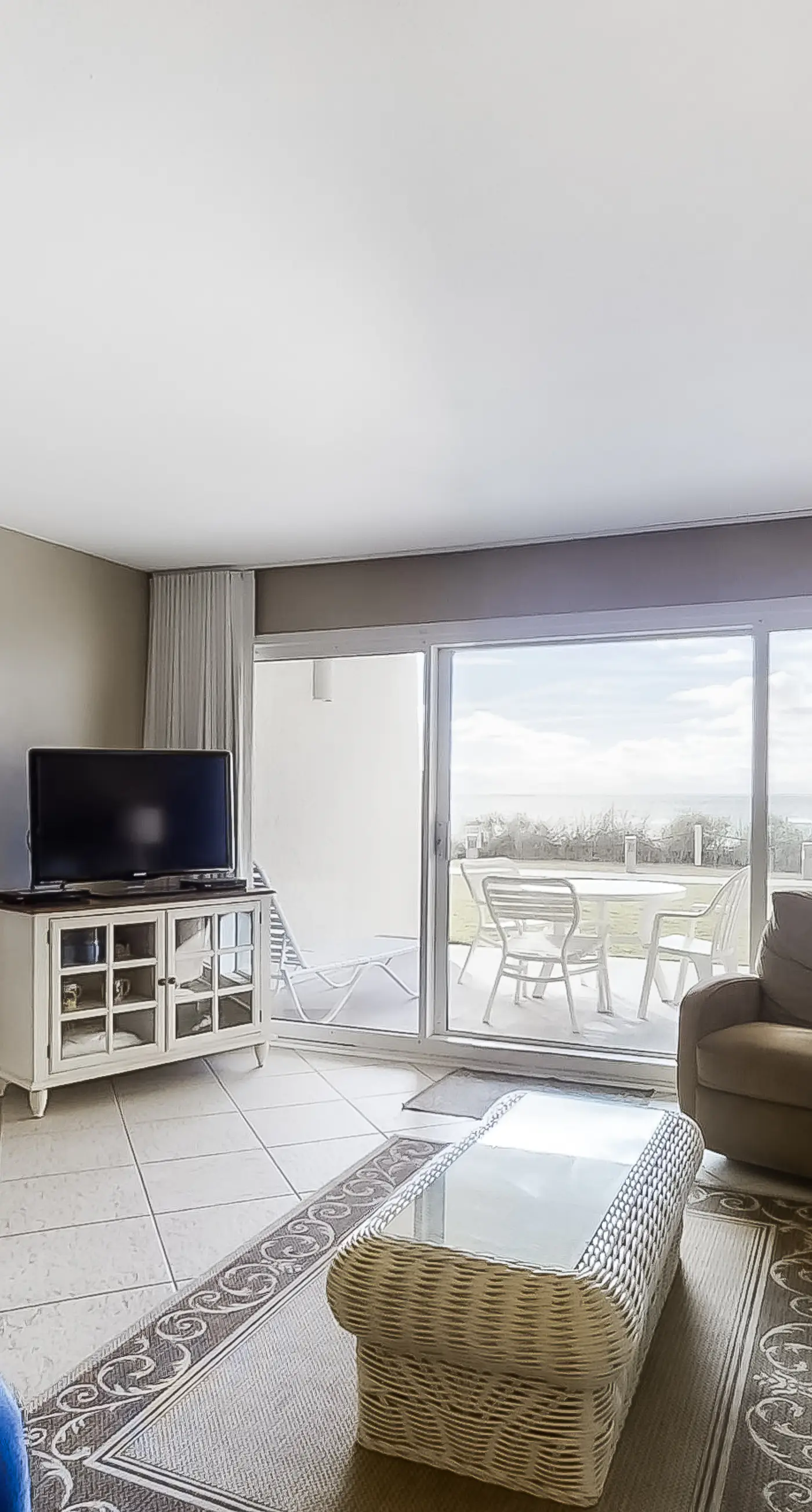 Gulf & beachfront condo with outdoor pool, 2 tennis courts, gym, game room