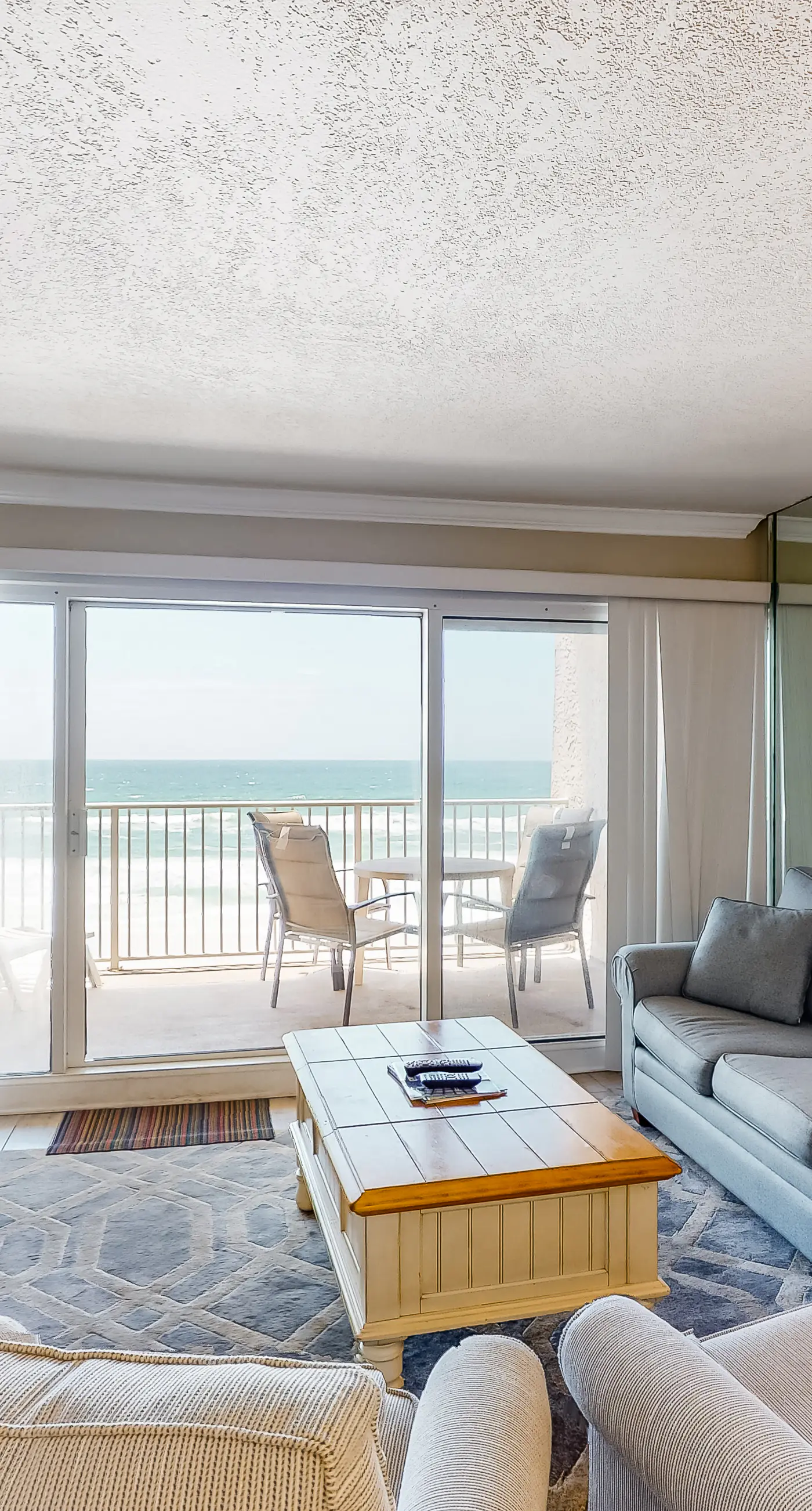 4th-floor, Gulf-front condo with views, pool access, tennis court, washer&dryer