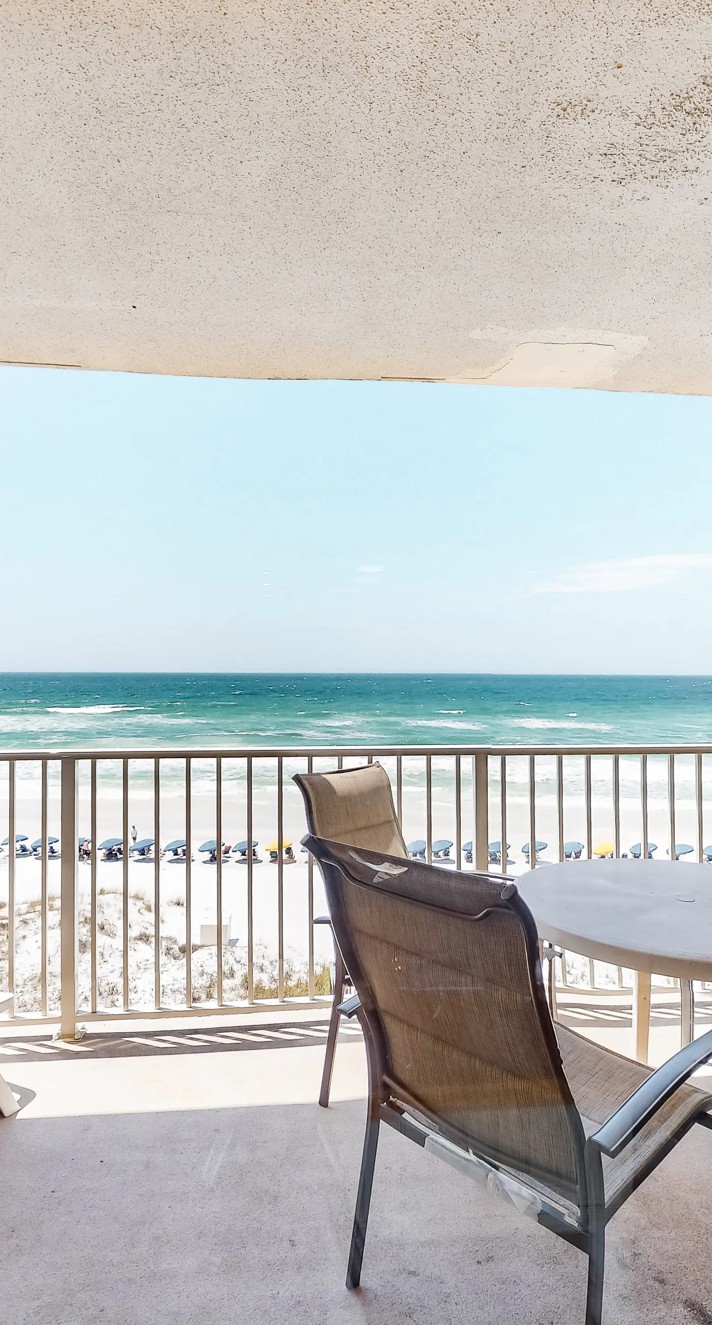 4th-floor, Gulf-front condo with views, pool access, tennis court, washer&dryer