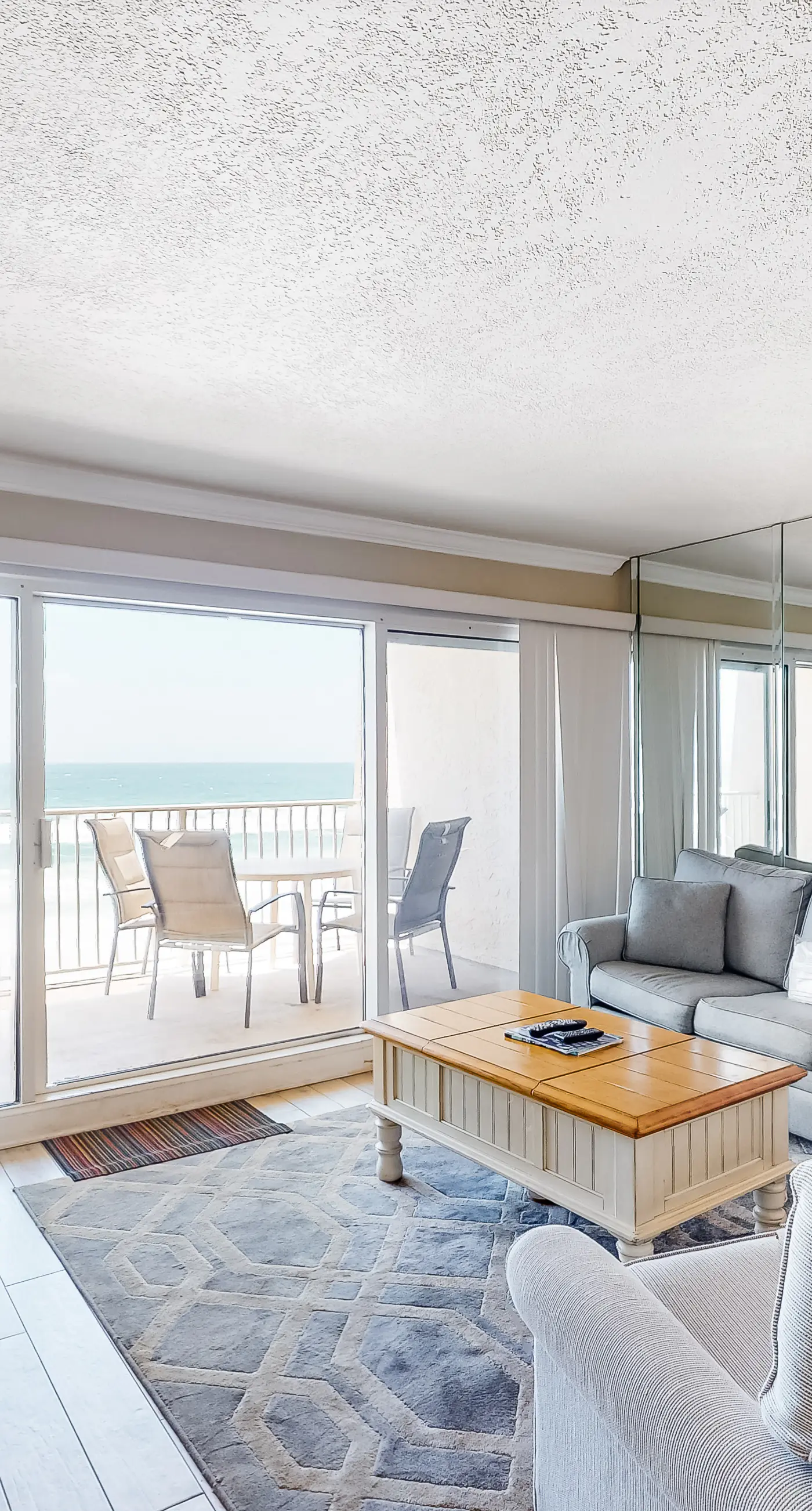 4th-floor, Gulf-front condo with views, pool access, tennis court, washer&dryer