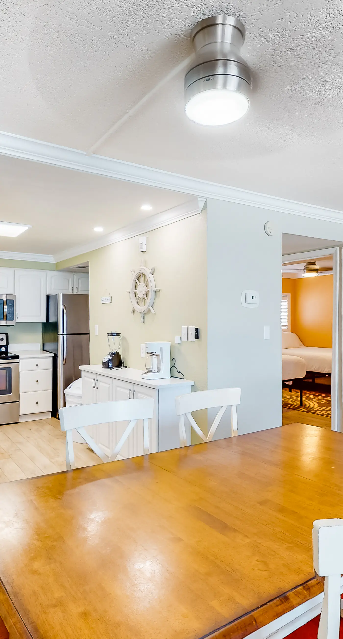 4th-floor, Gulf-front condo with views, pool access, tennis court, washer&dryer