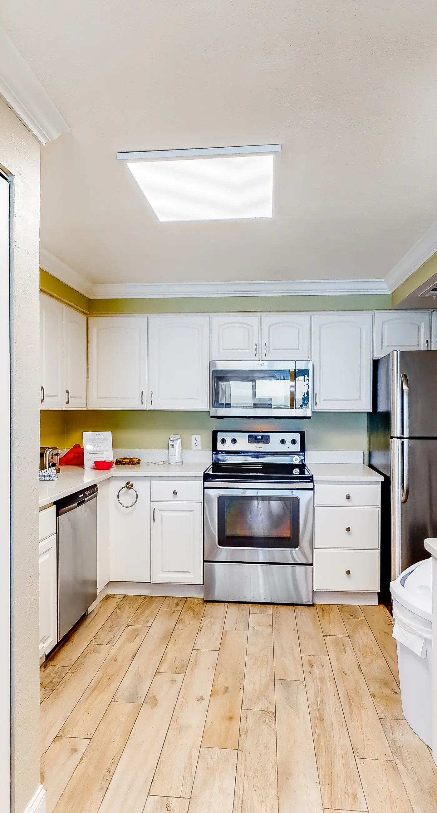 4th-floor, Gulf-front condo with views, pool access, tennis court, washer&dryer