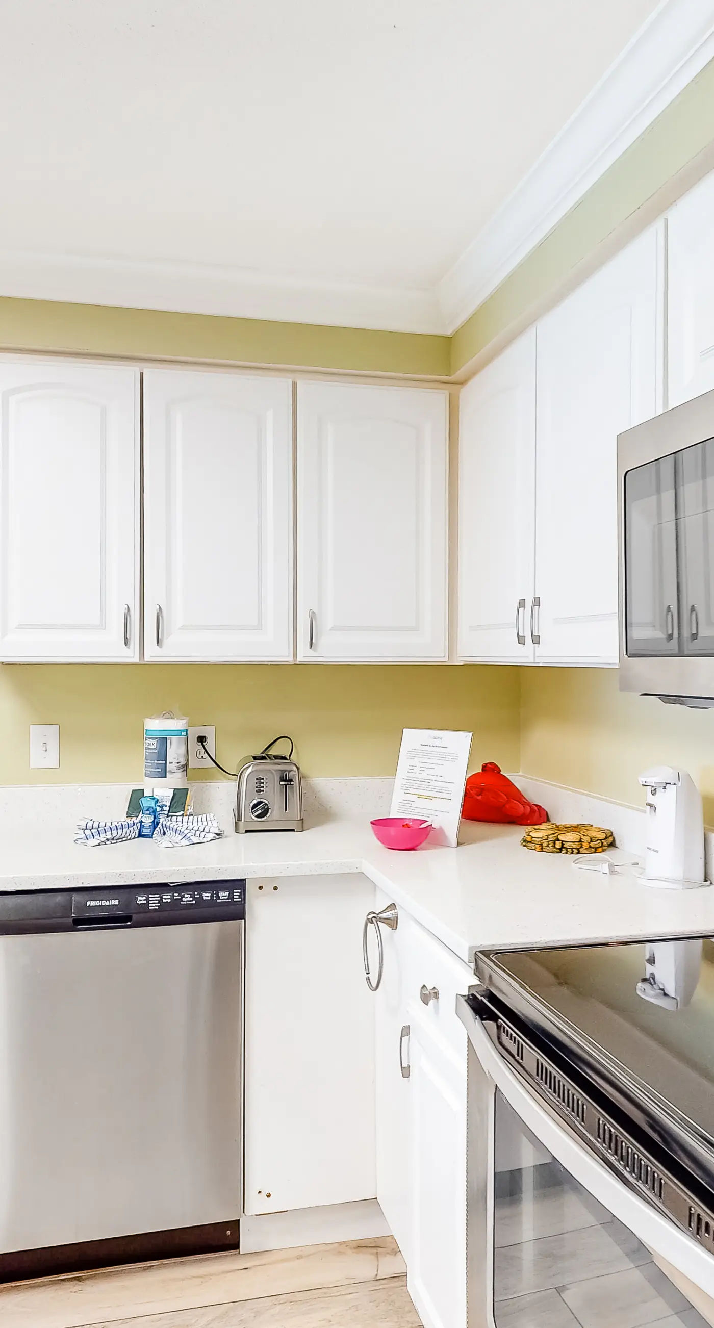 4th-floor, Gulf-front condo with views, pool access, tennis court, washer&dryer