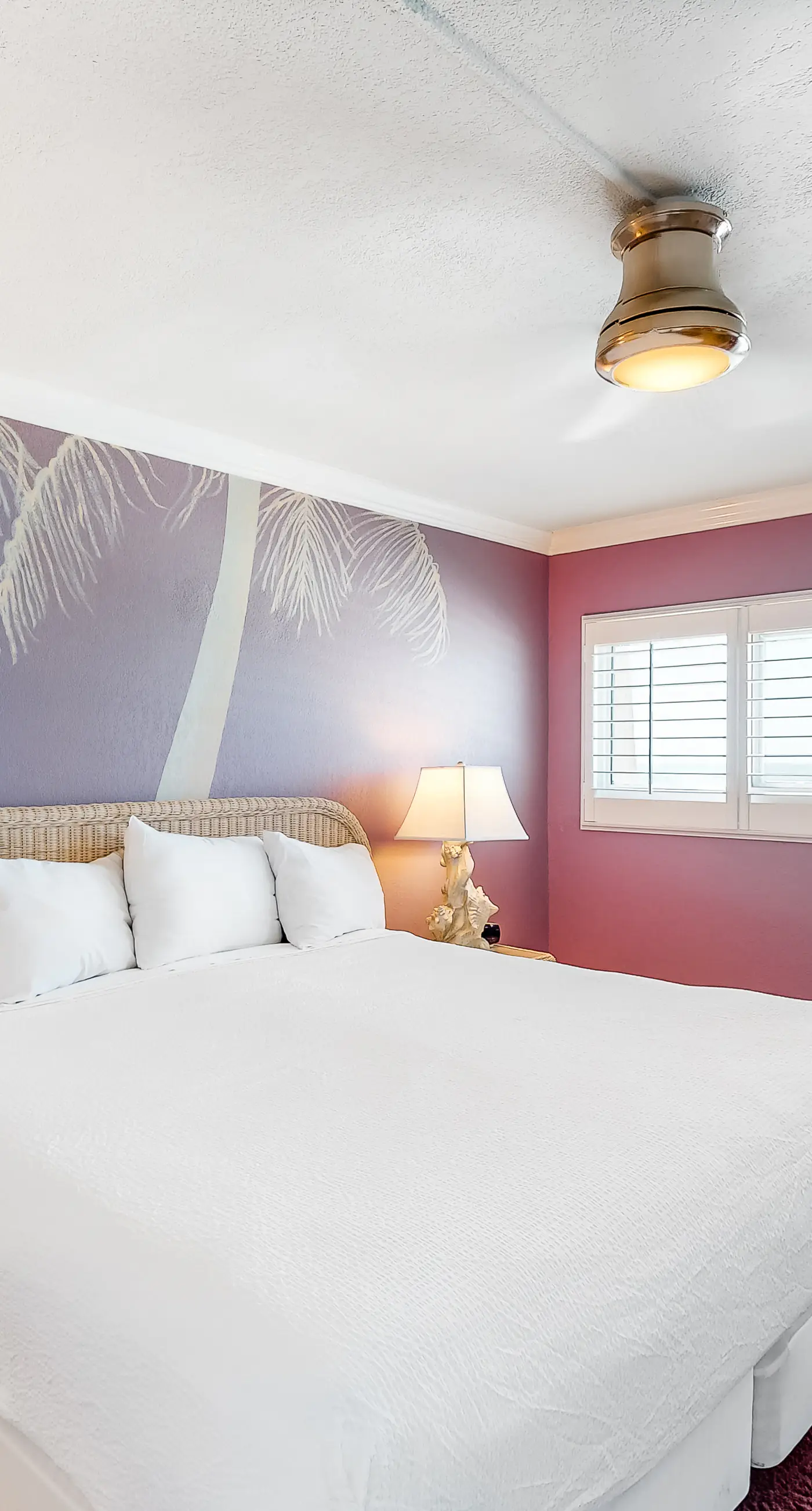 4th-floor, Gulf-front condo with views, pool access, tennis court, washer&dryer