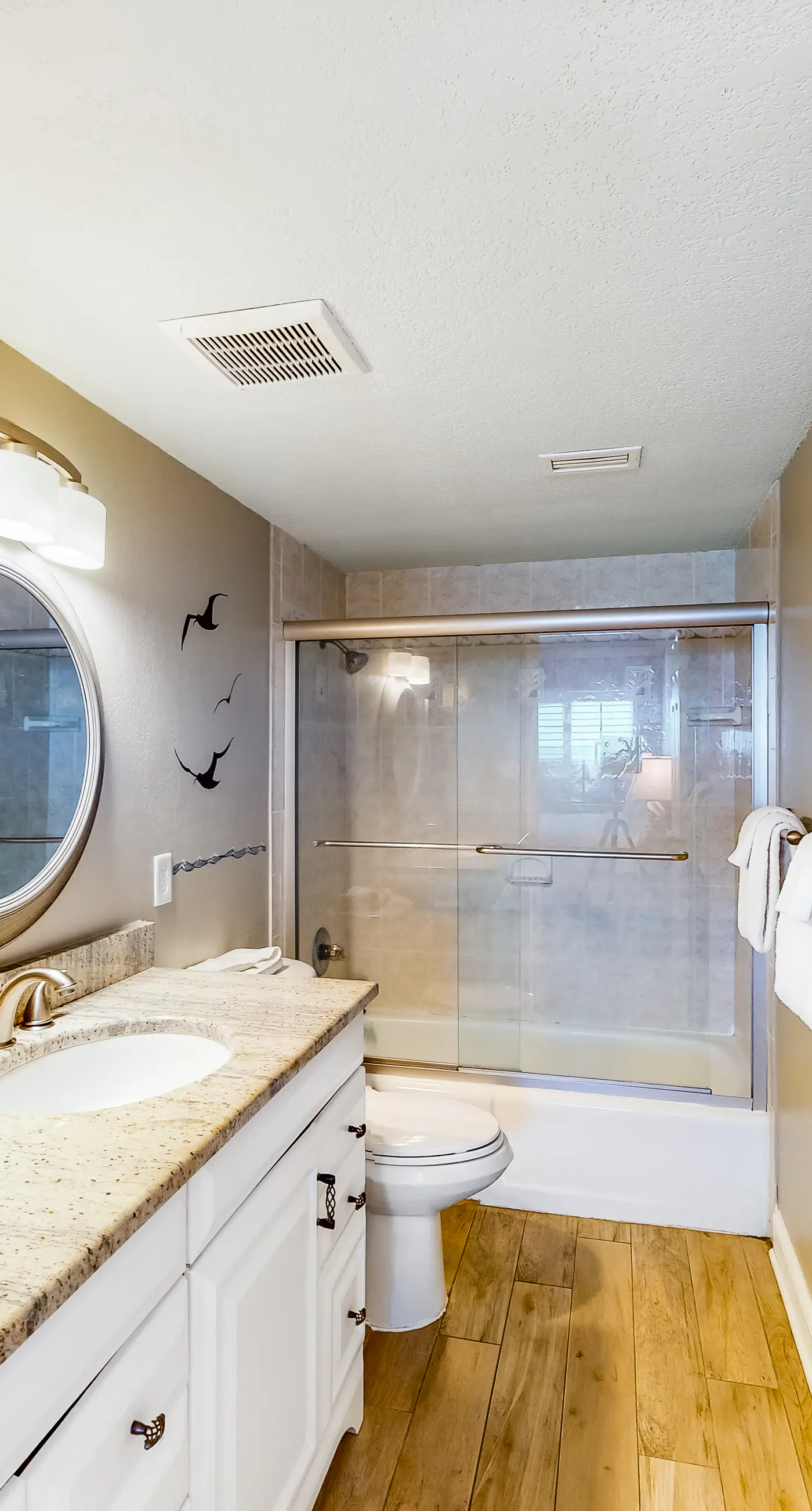 4th-floor, Gulf-front condo with views, pool access, tennis court, washer&dryer
