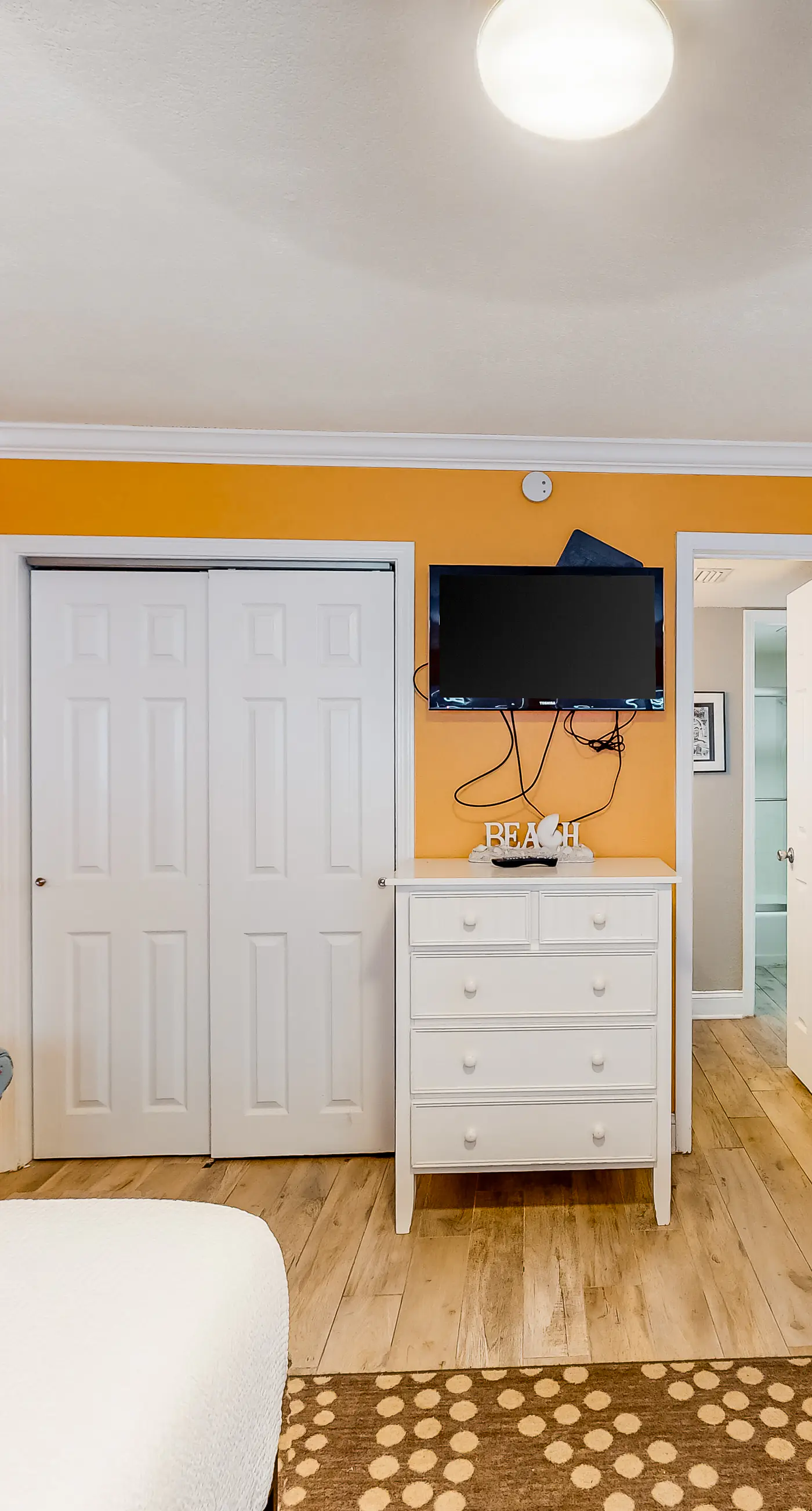 4th-floor, Gulf-front condo with views, pool access, tennis court, washer&dryer