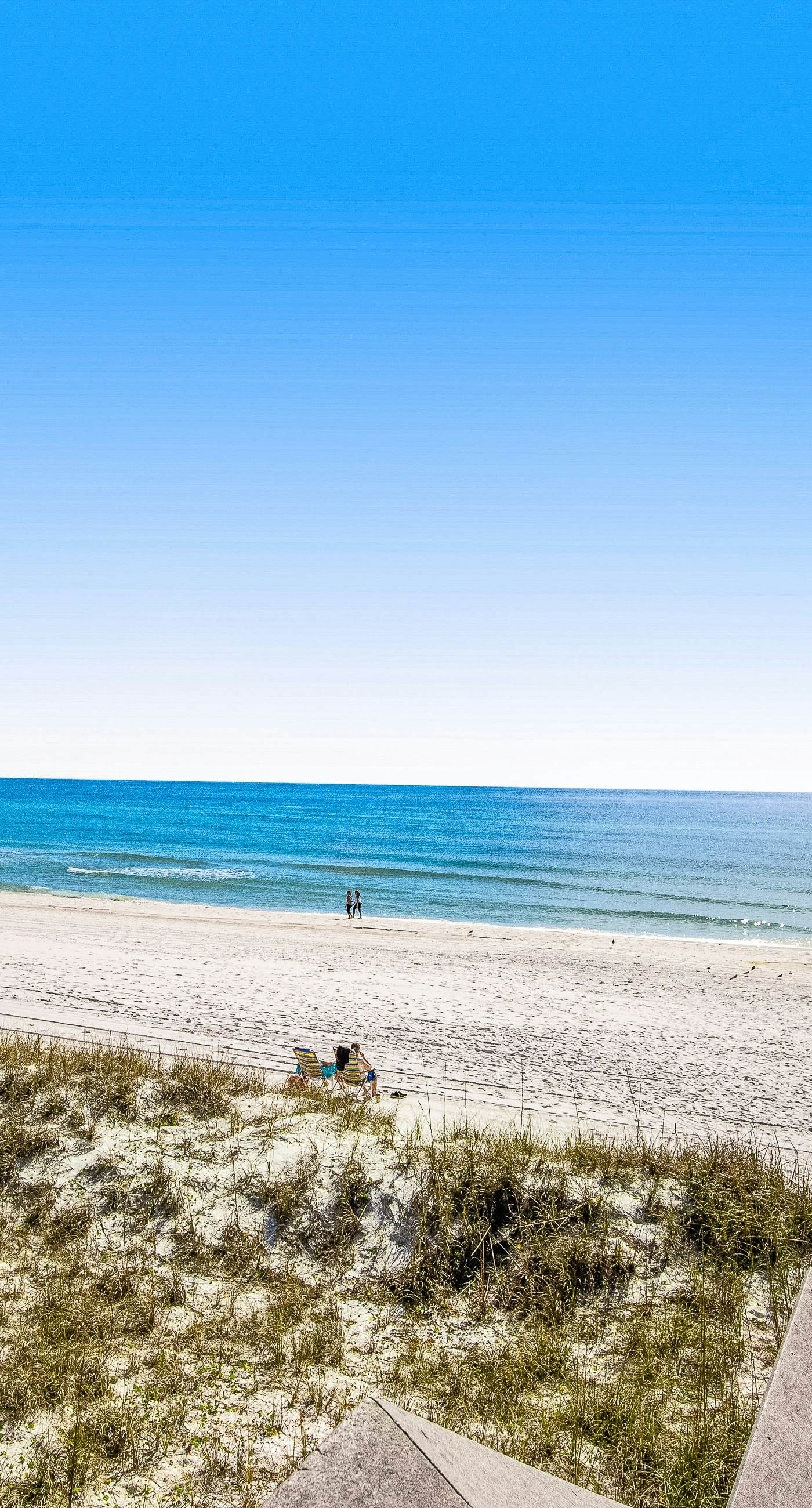 Cozy Condo Near Beach with Pool, Balcony, Dining & Shopping