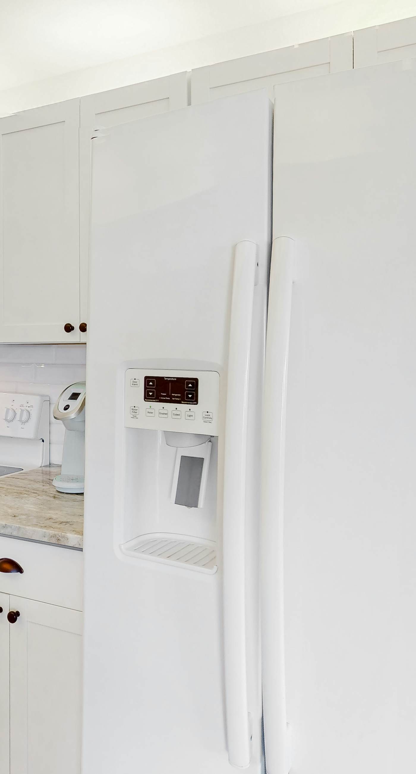 Cozy Condo Near Beach with Pool, Balcony, Dining & Shopping