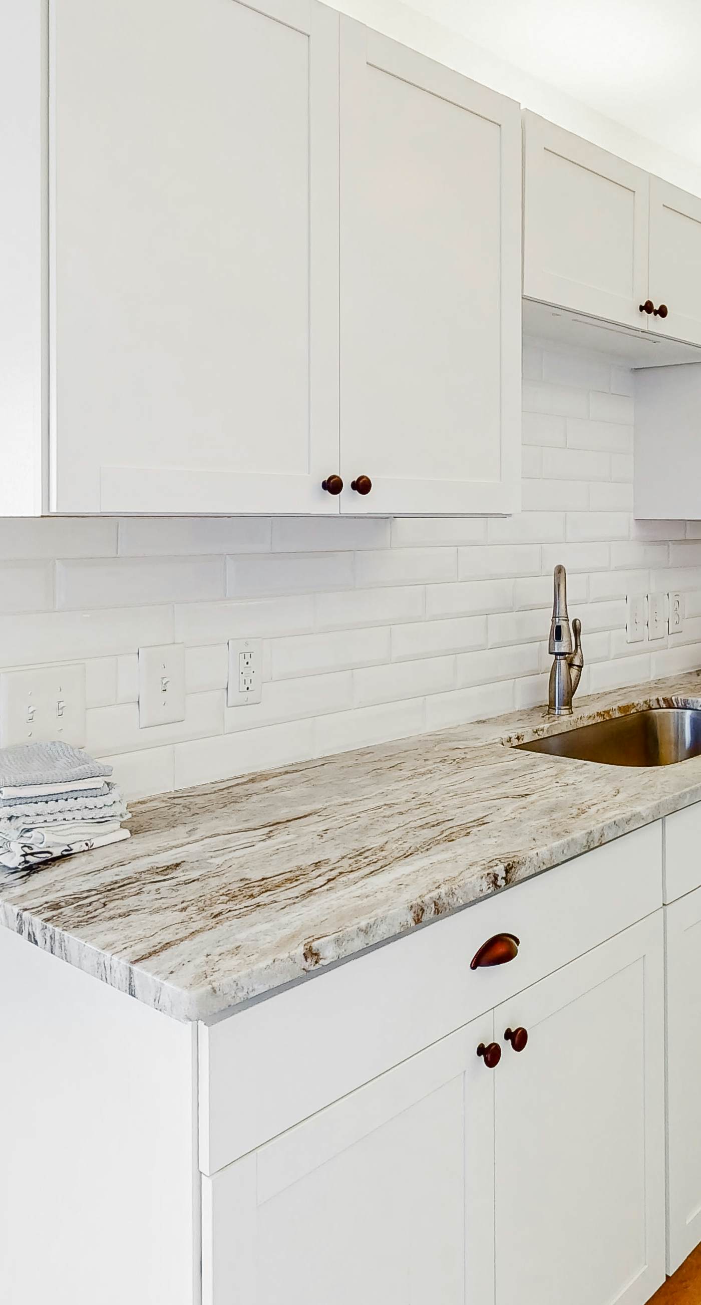 Cozy Condo Near Beach with Pool, Balcony, Dining & Shopping