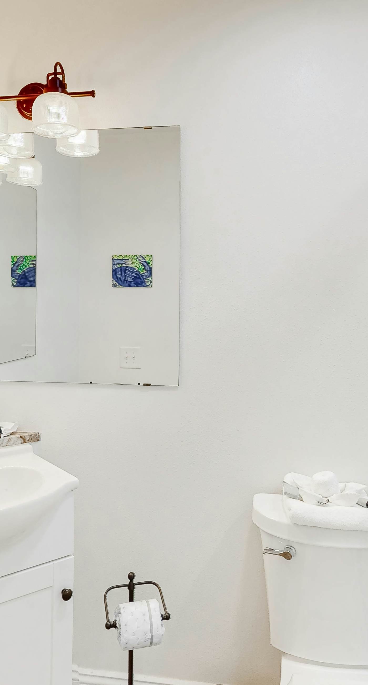 Cozy Condo Near Beach with Pool, Balcony, Dining & Shopping