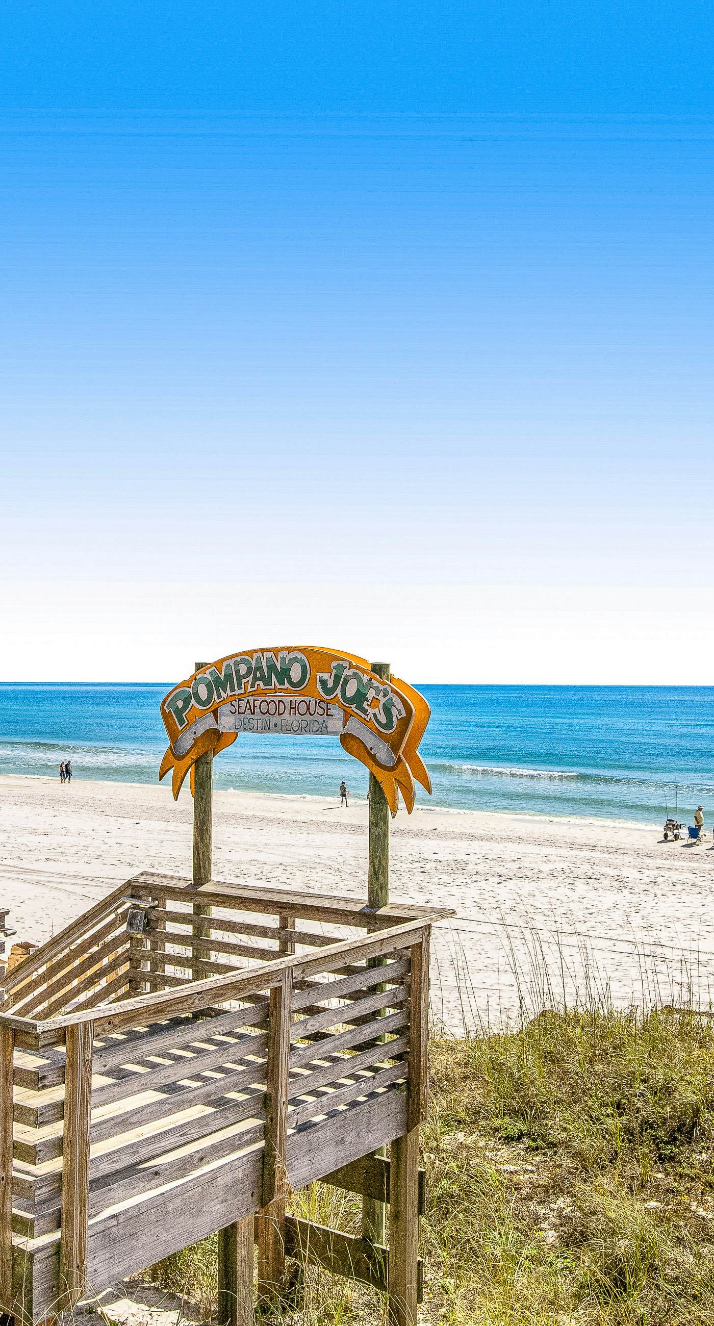 Cozy Condo Near Beach with Pool, Balcony, Dining & Shopping