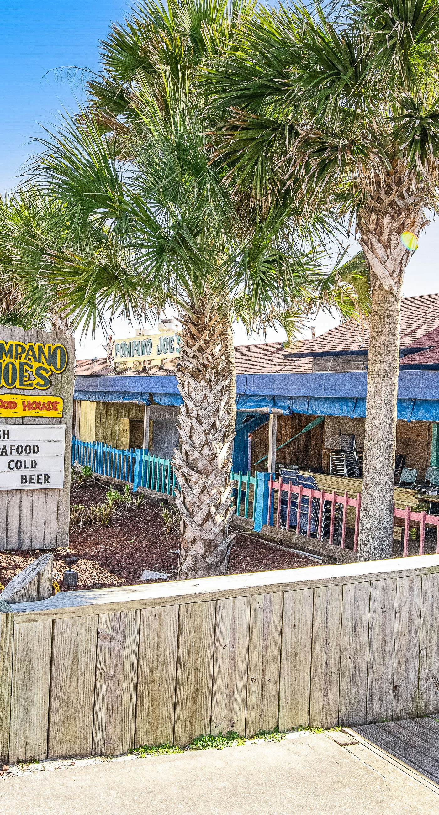 Cozy Condo Near Beach with Pool, Balcony, Dining & Shopping