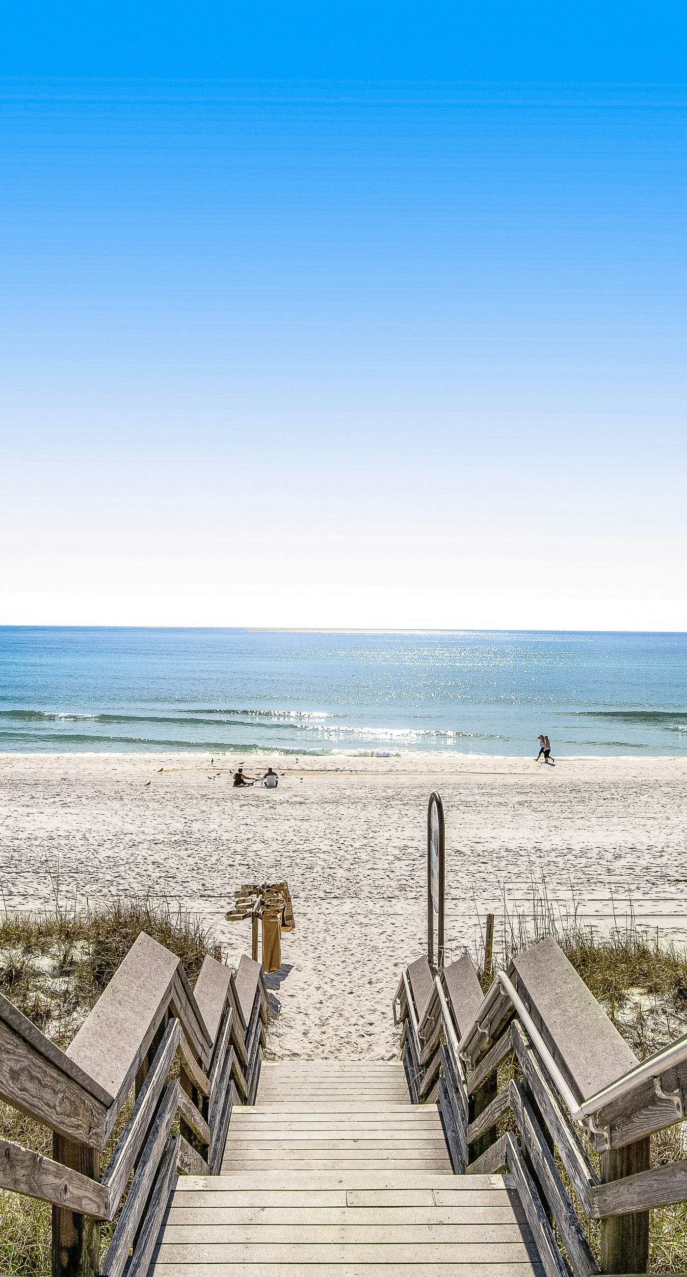 Cozy Condo Near Beach with Pool, Balcony, Dining & Shopping