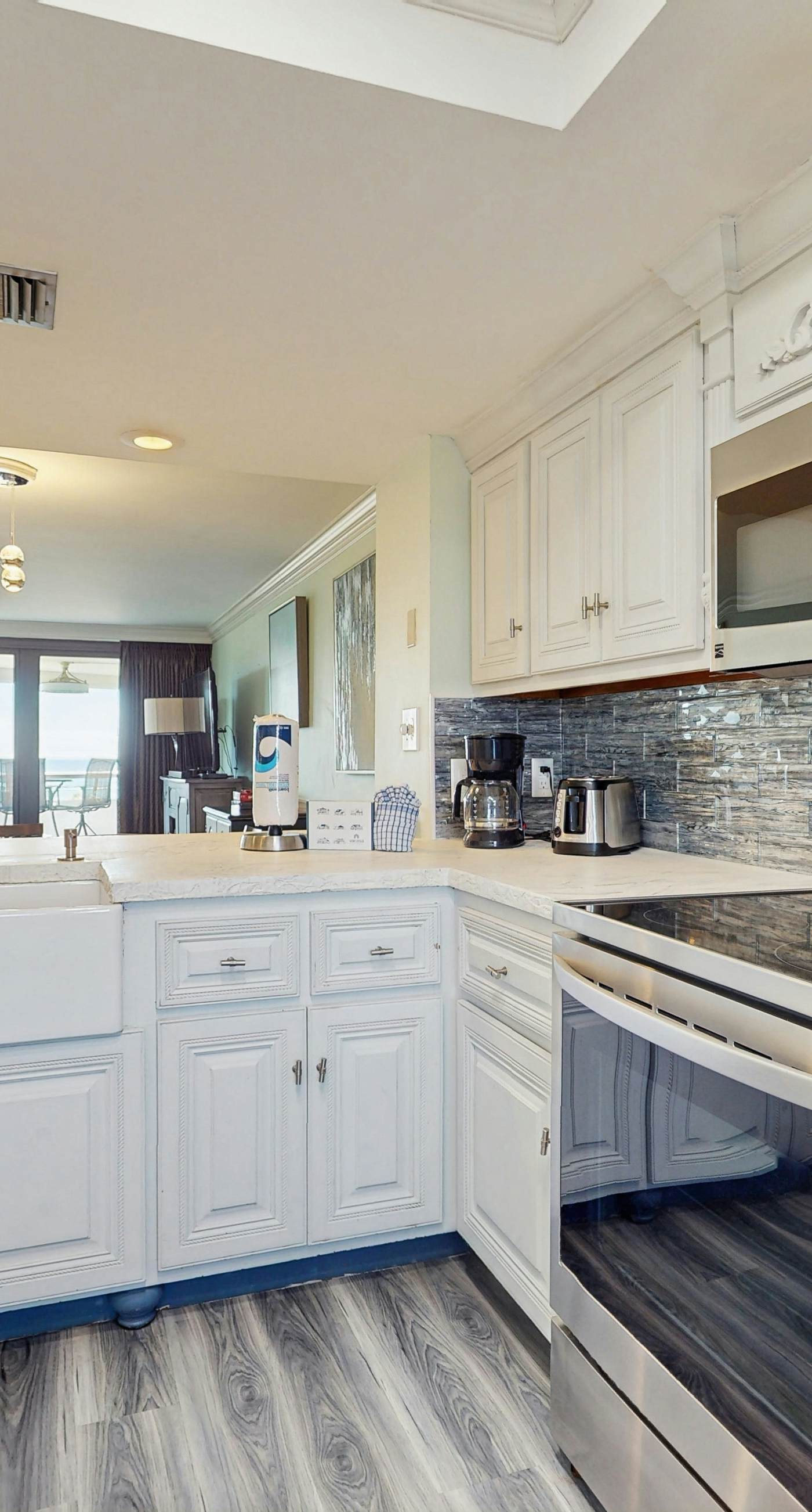 Gorgeous beachview condo with shared pool & beach access