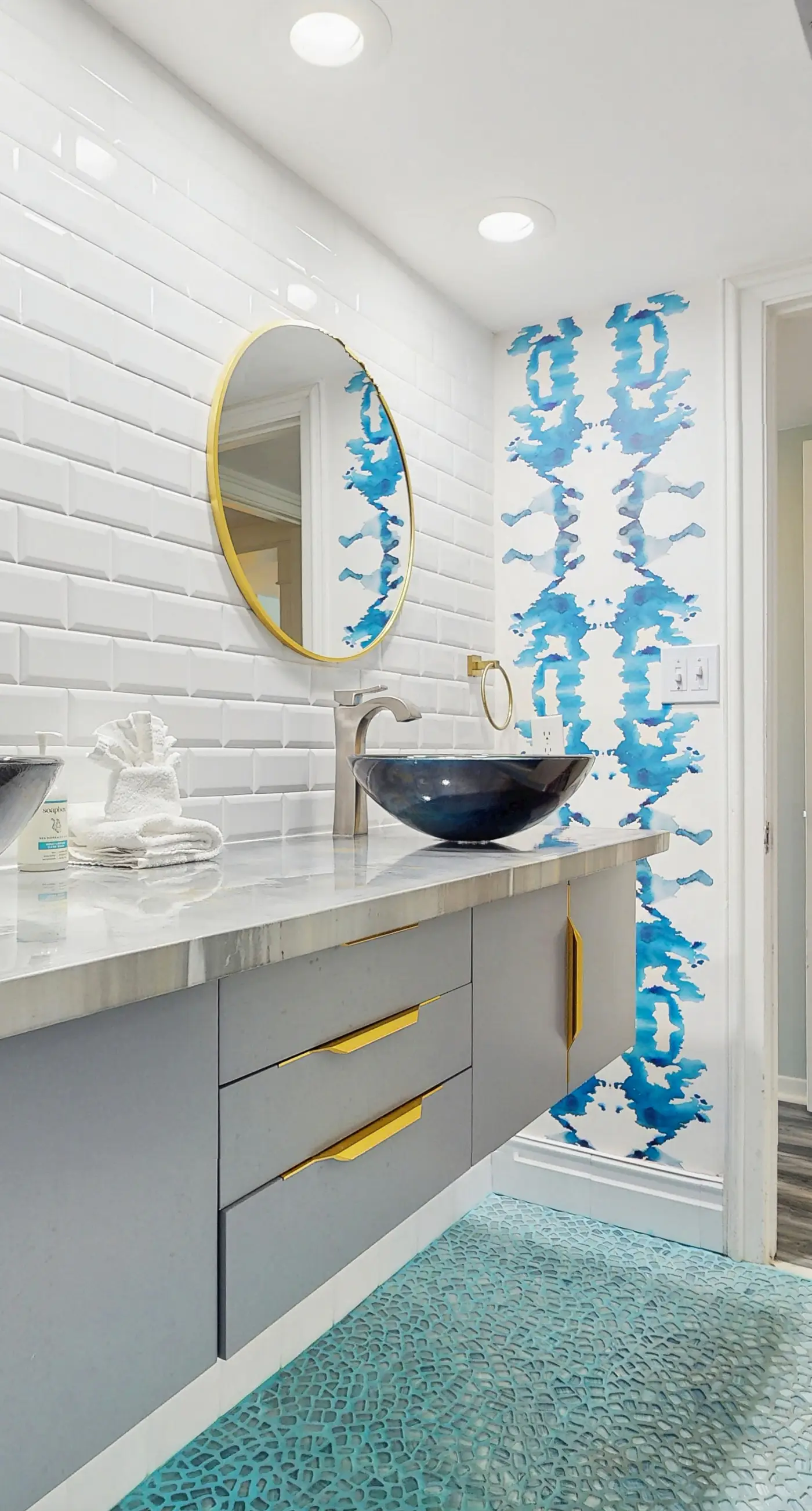 Gorgeous beachview condo with shared pool & beach access