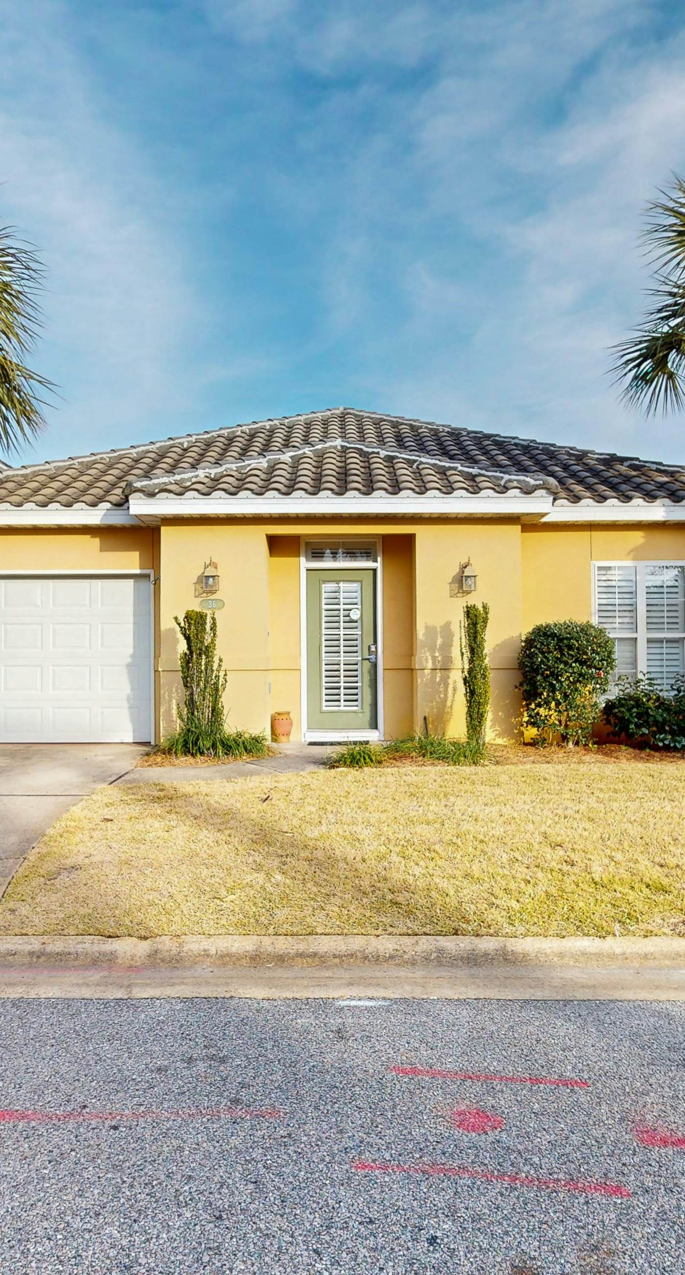 Beautifully decorated home w/ screened porch & shared pool - walk to beach