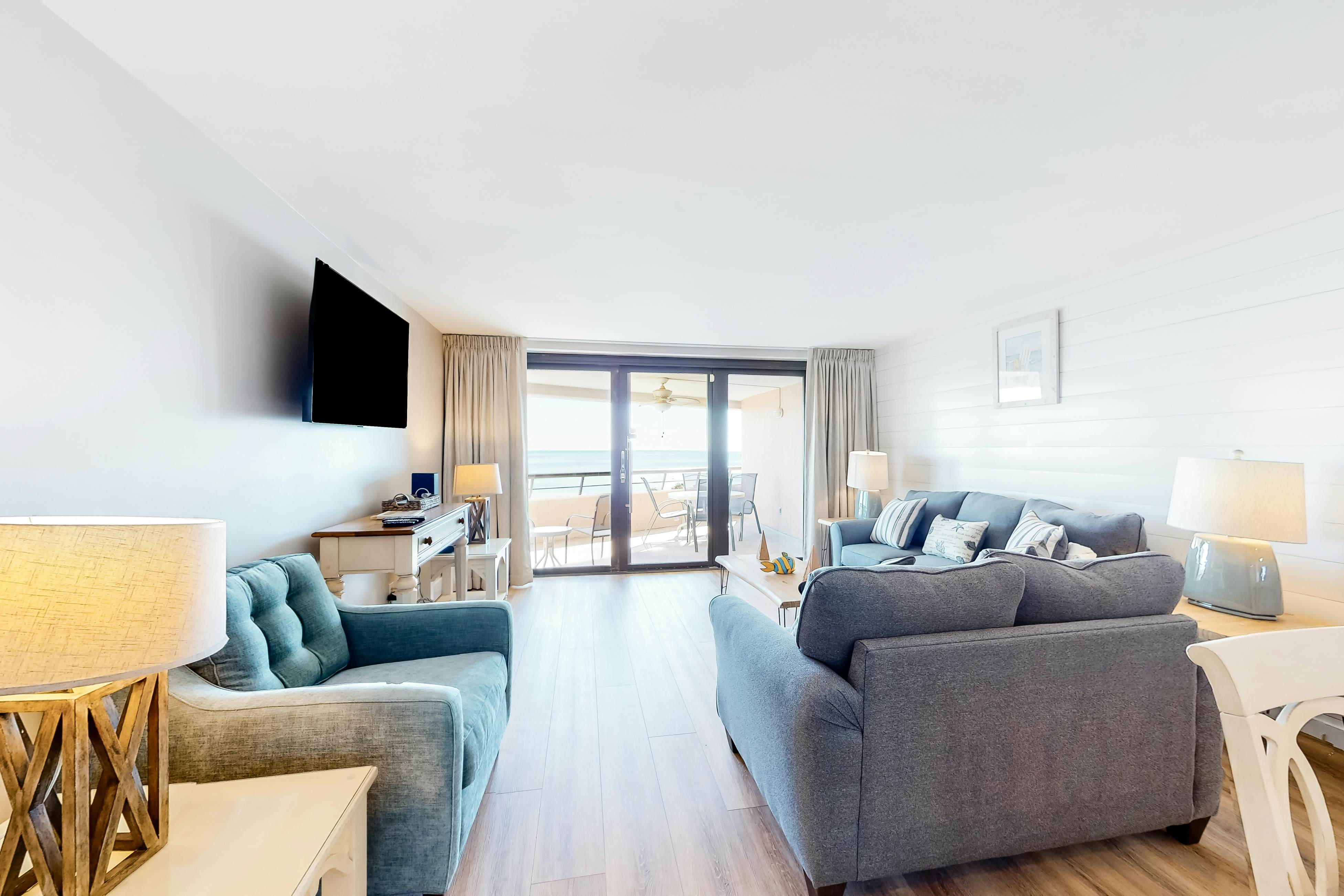 Gulf-front condo with HD flat-screen televisions Tiki bar & Sky bar on-site