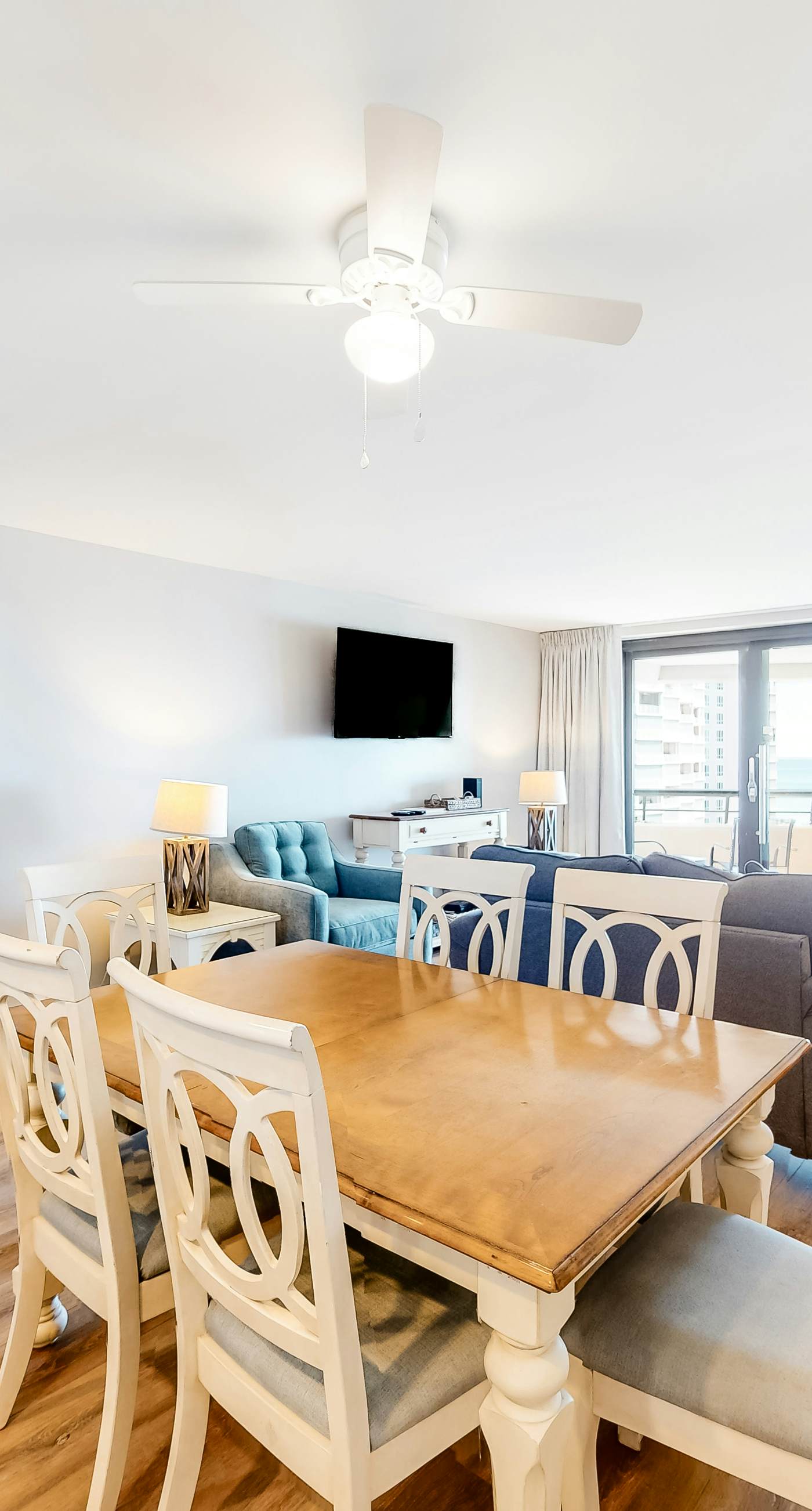 Gulf-front condo with HD flat-screen televisions Tiki bar & Sky bar on-site