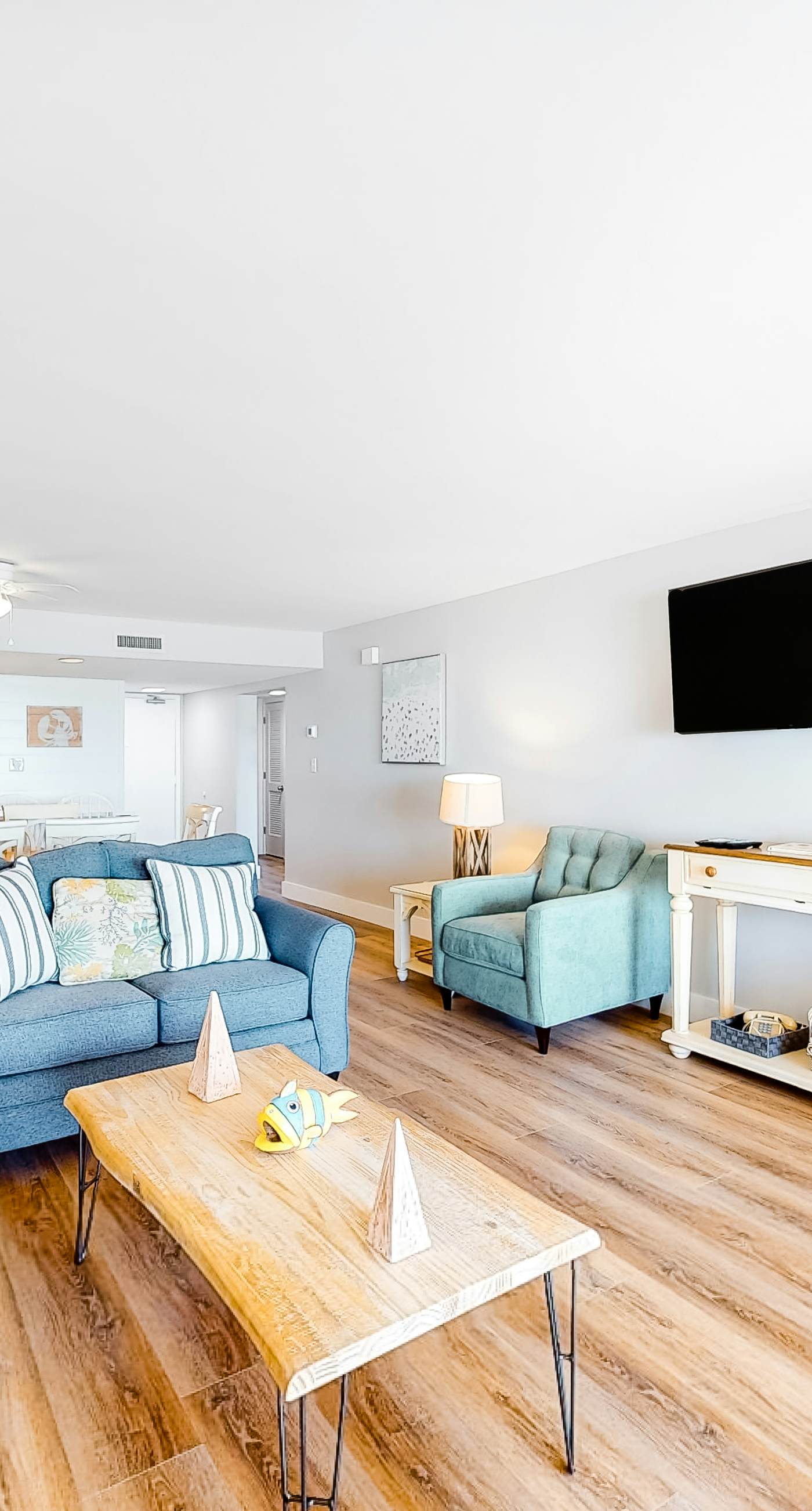 Gulf-front condo with HD flat-screen televisions Tiki bar & Sky bar on-site