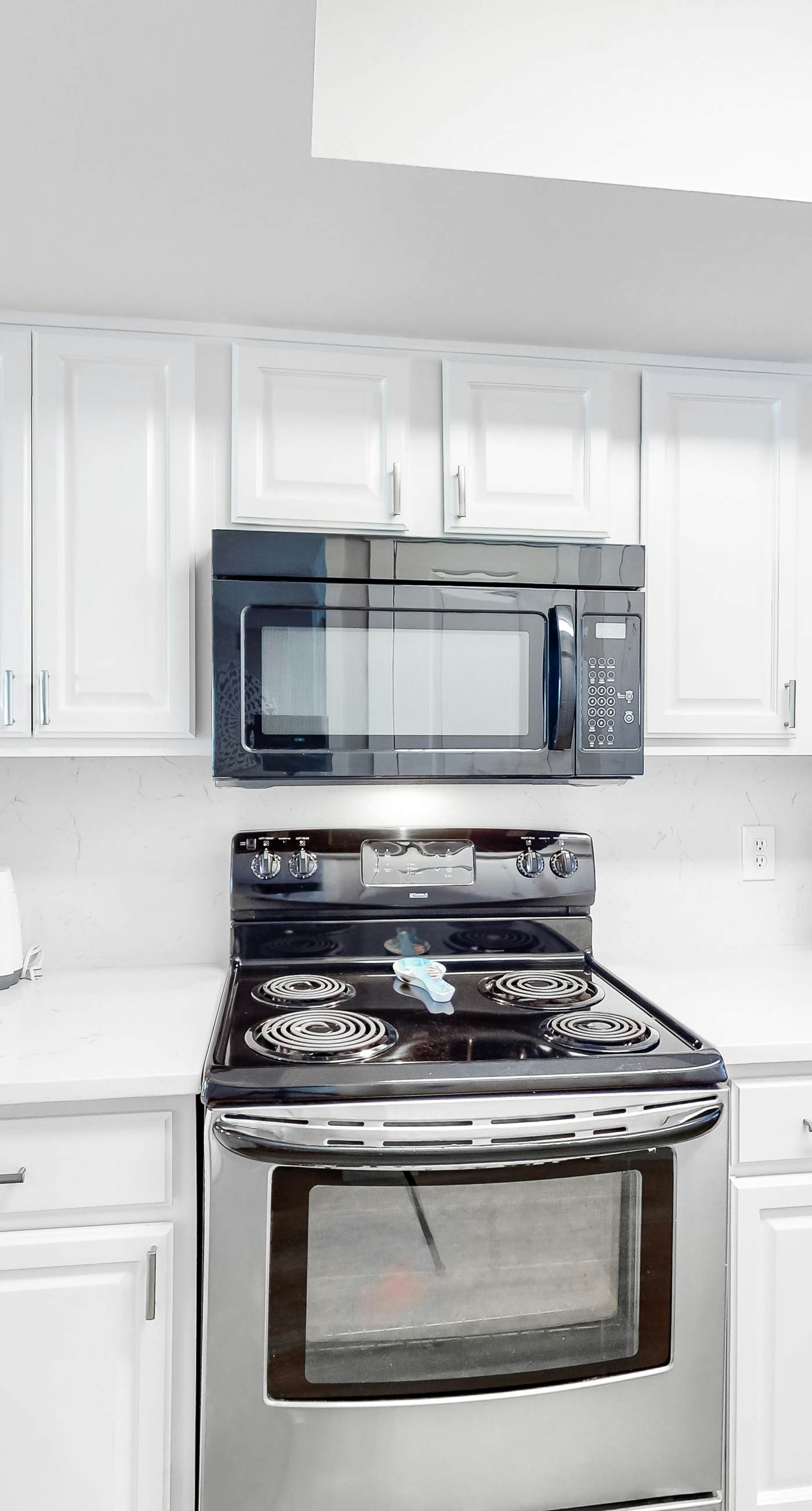 Gulf-front condo with HD flat-screen televisions Tiki bar & Sky bar on-site