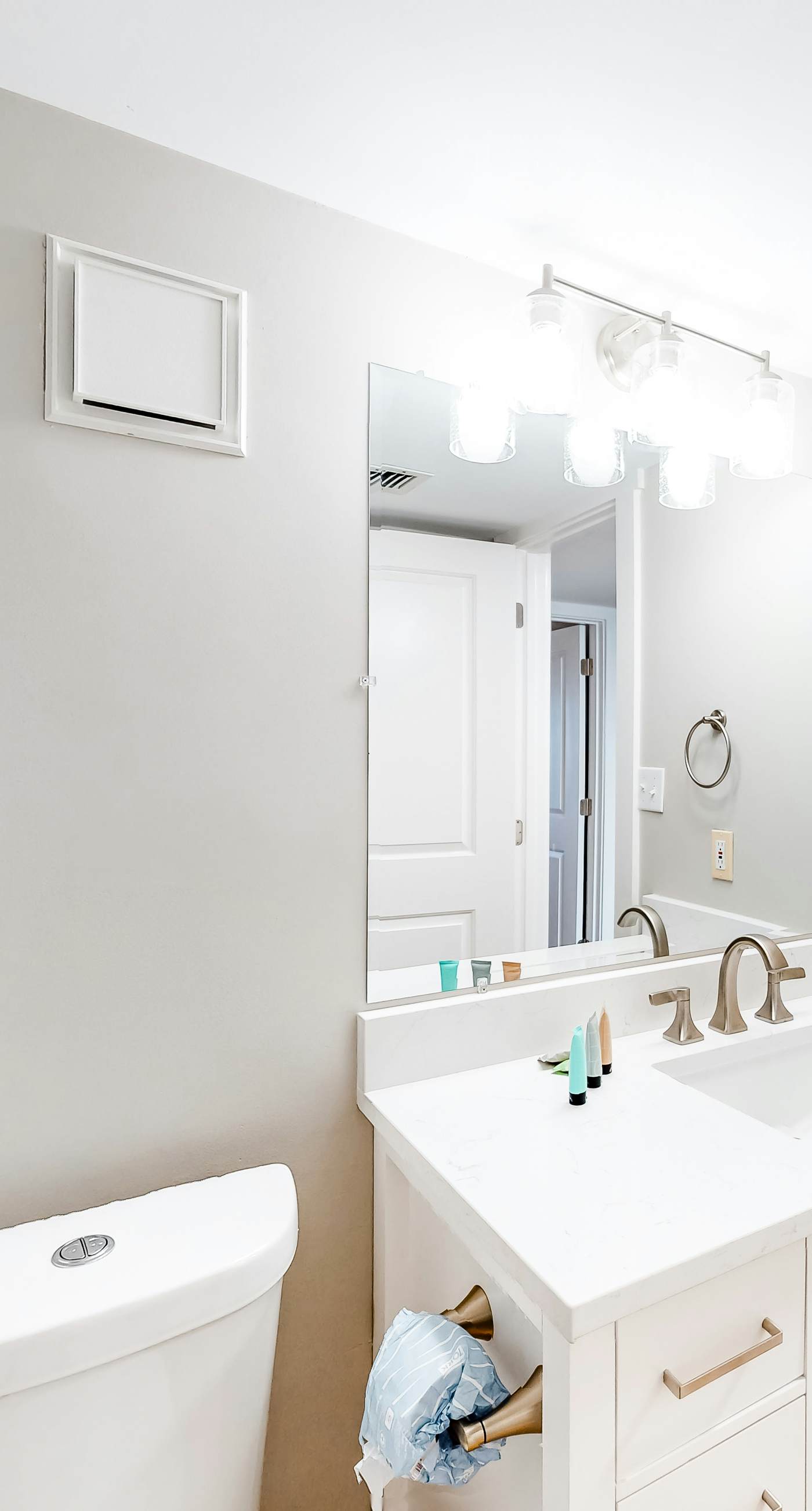 Gulf-front condo with HD flat-screen televisions Tiki bar & Sky bar on-site