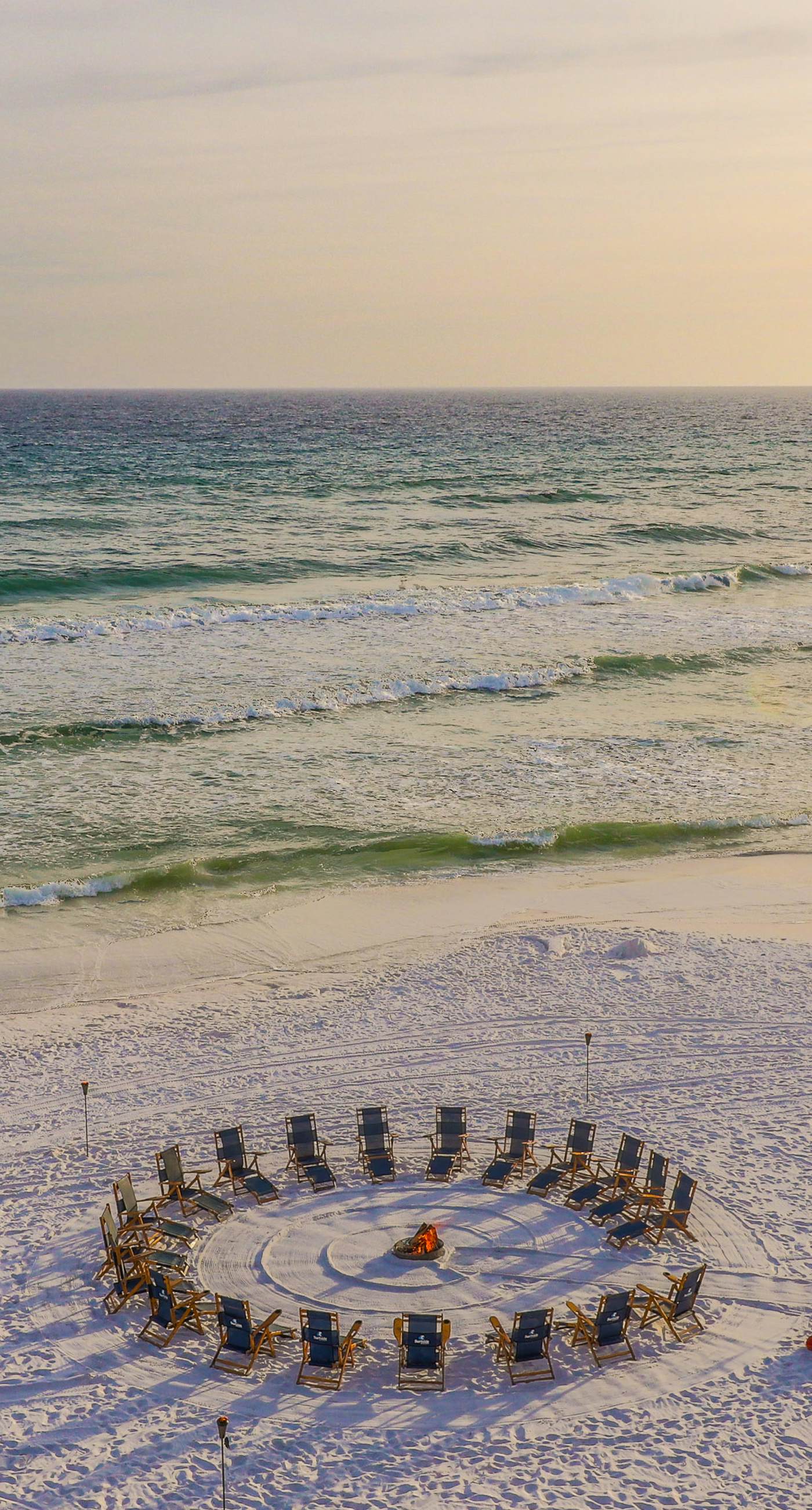 Gulf-front condo with HD flat-screen televisions Tiki bar & Sky bar on-site