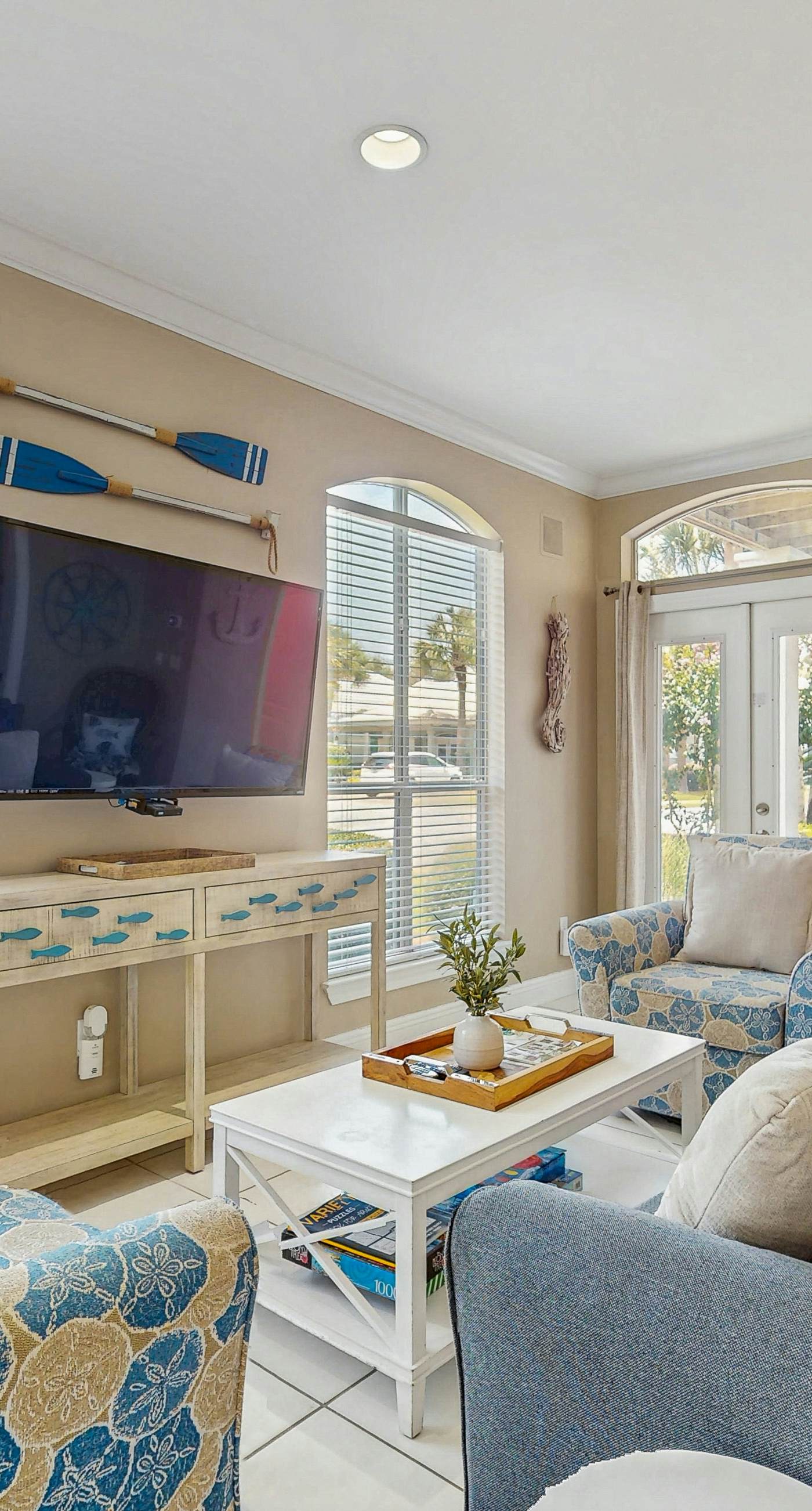 Exceptional private home pet friendly with private patio and shared pool