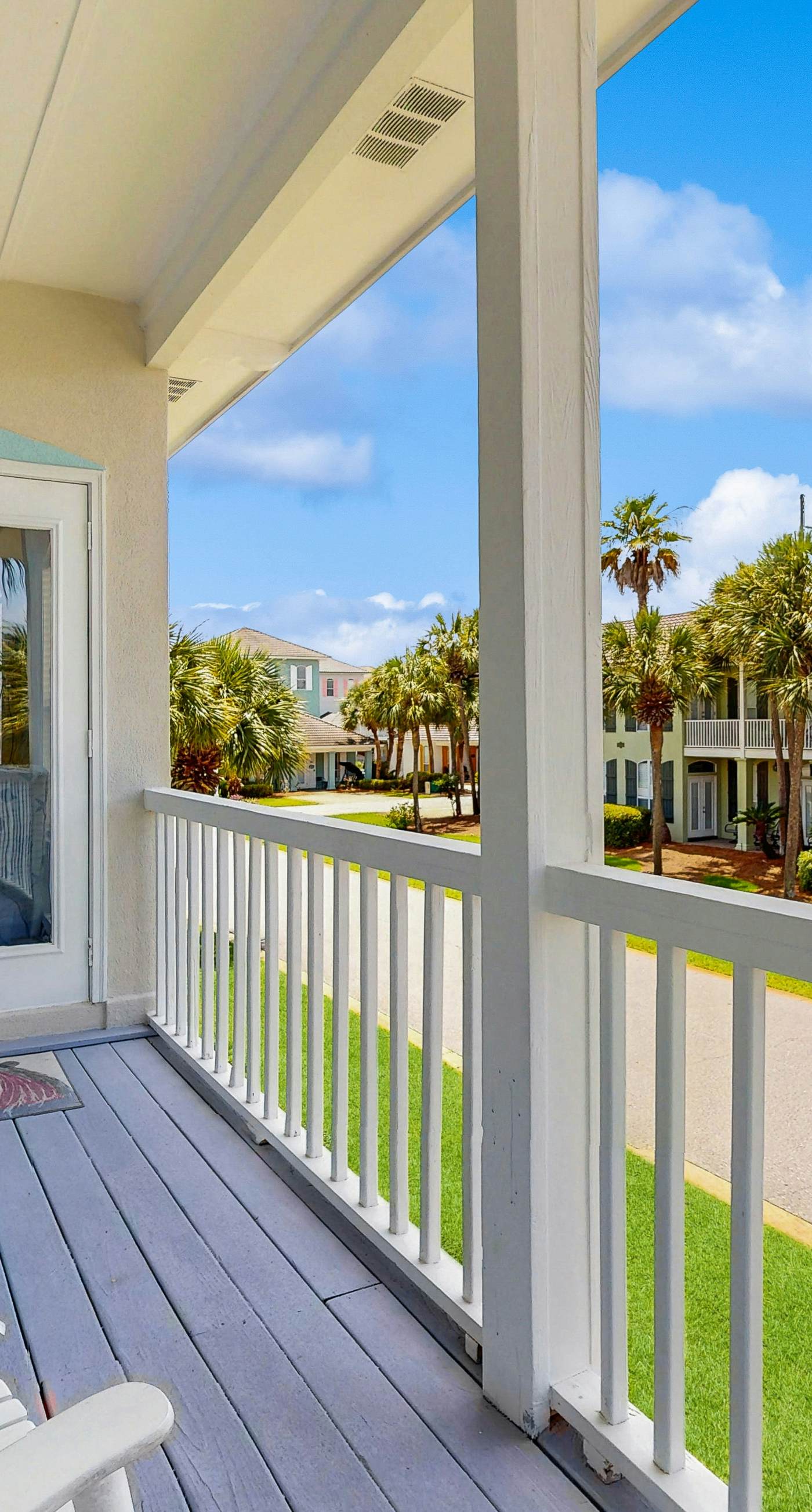 Exceptional private home pet friendly with private patio and shared pool